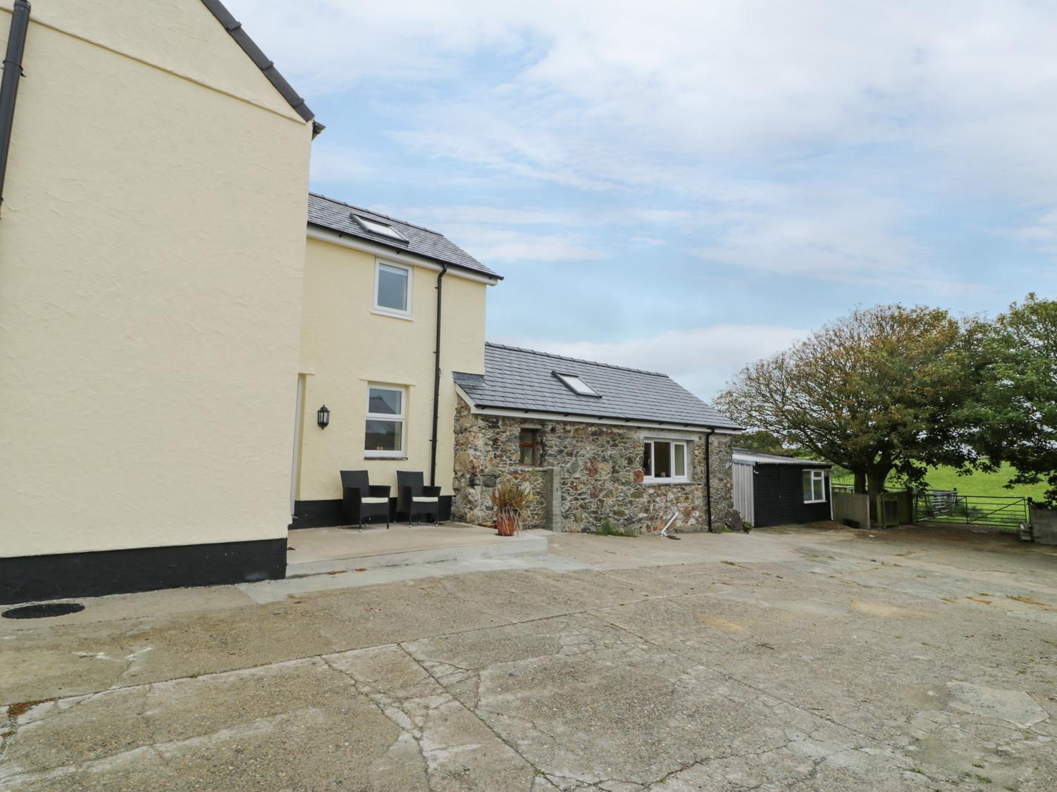 Sc 15593038502369 985267 26