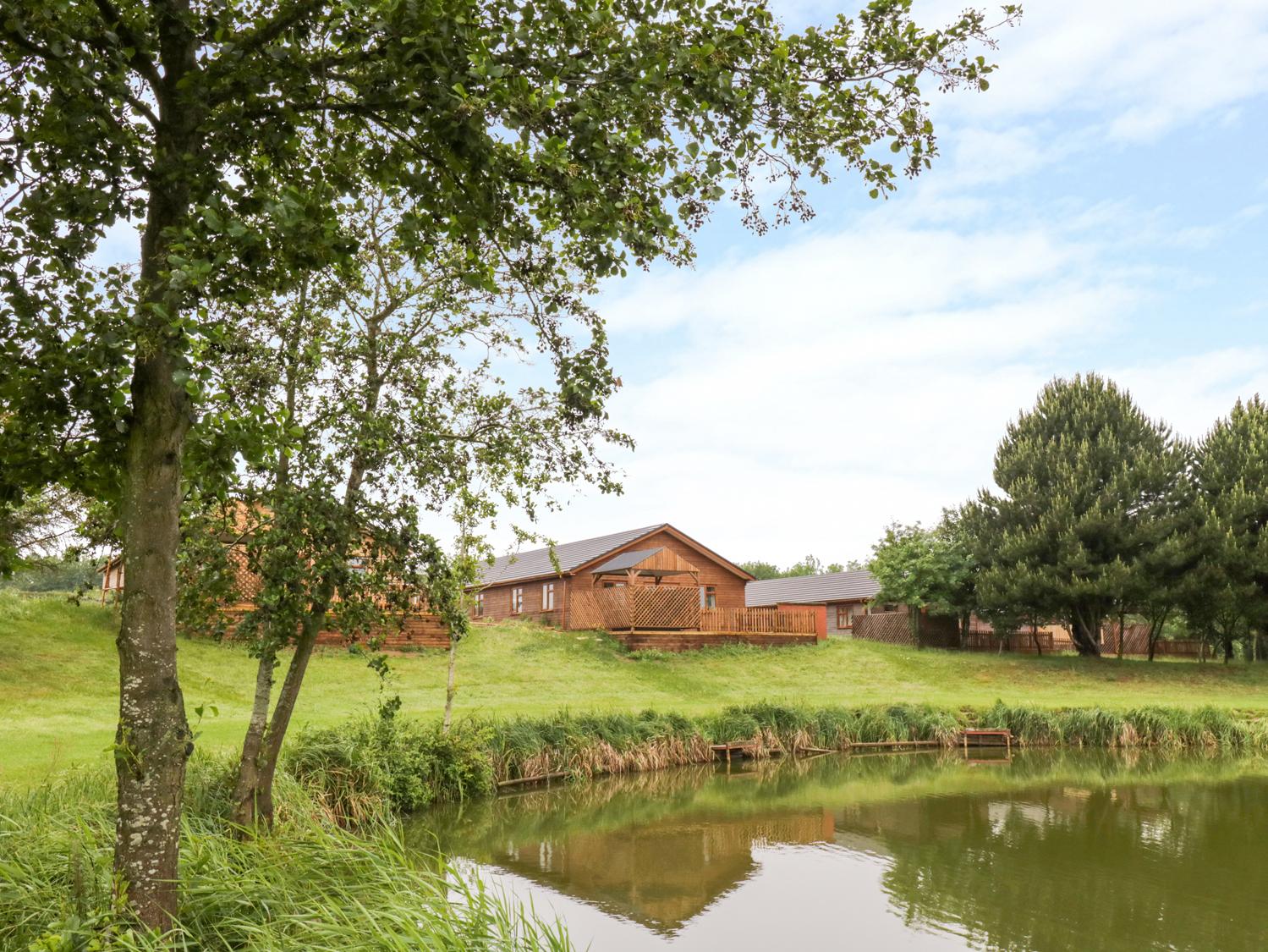Holiday Cottage Reviews for Cedar Lodge - Holiday Cottage in Wolvey, Warwickshire