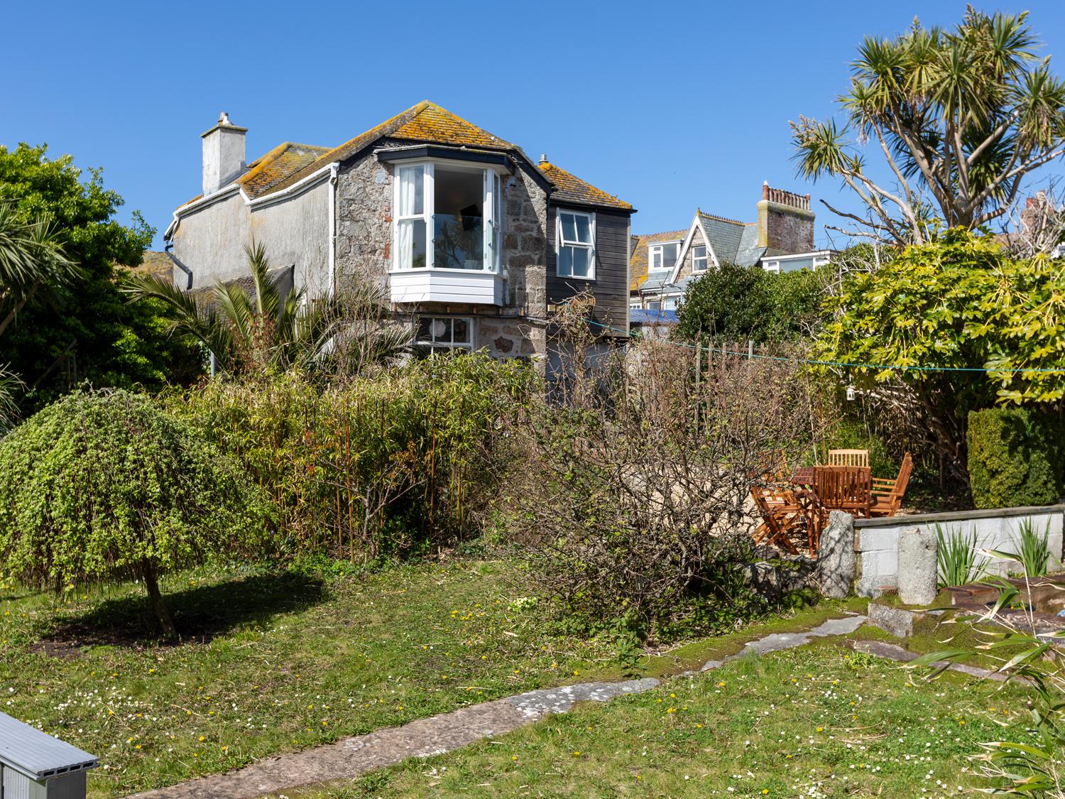 Holiday Cottage Reviews for Ayr Farmhouse - Self Catering in St Ives, Cornwall inc Scilly