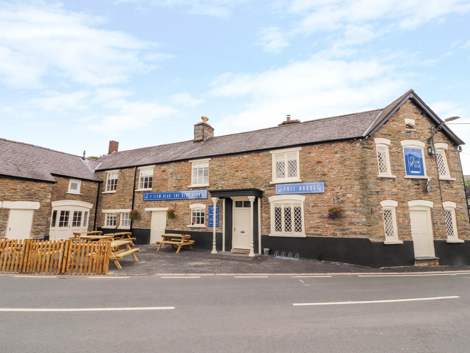 Holiday Cottage Reviews for Blue Lion Hotel Apartment - Holiday Cottage in Corwen, Denbighshire