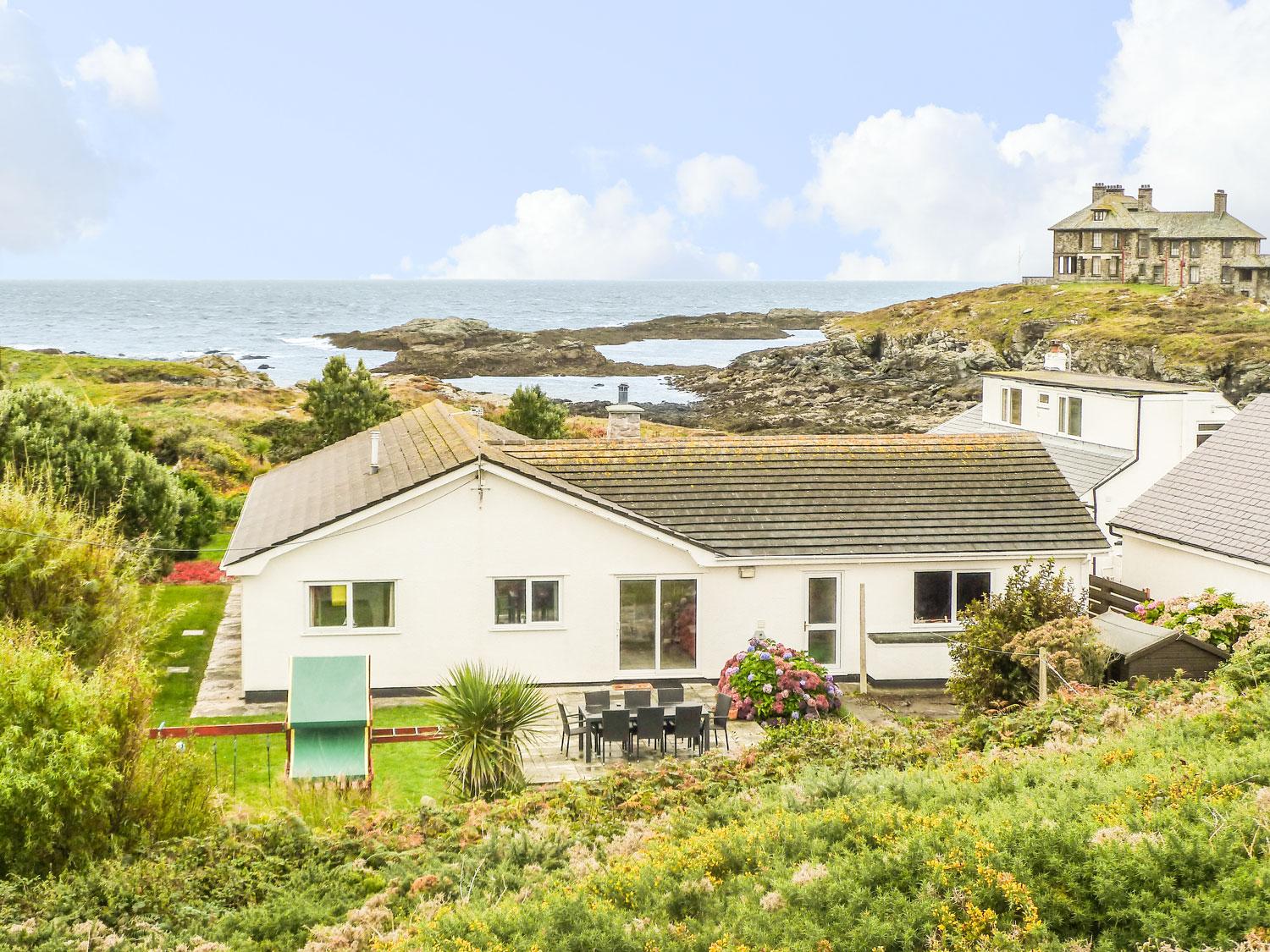 Holiday Cottage Reviews for The Beach House - Self Catering Property in Trearddur Bay, Isle of Anglesey