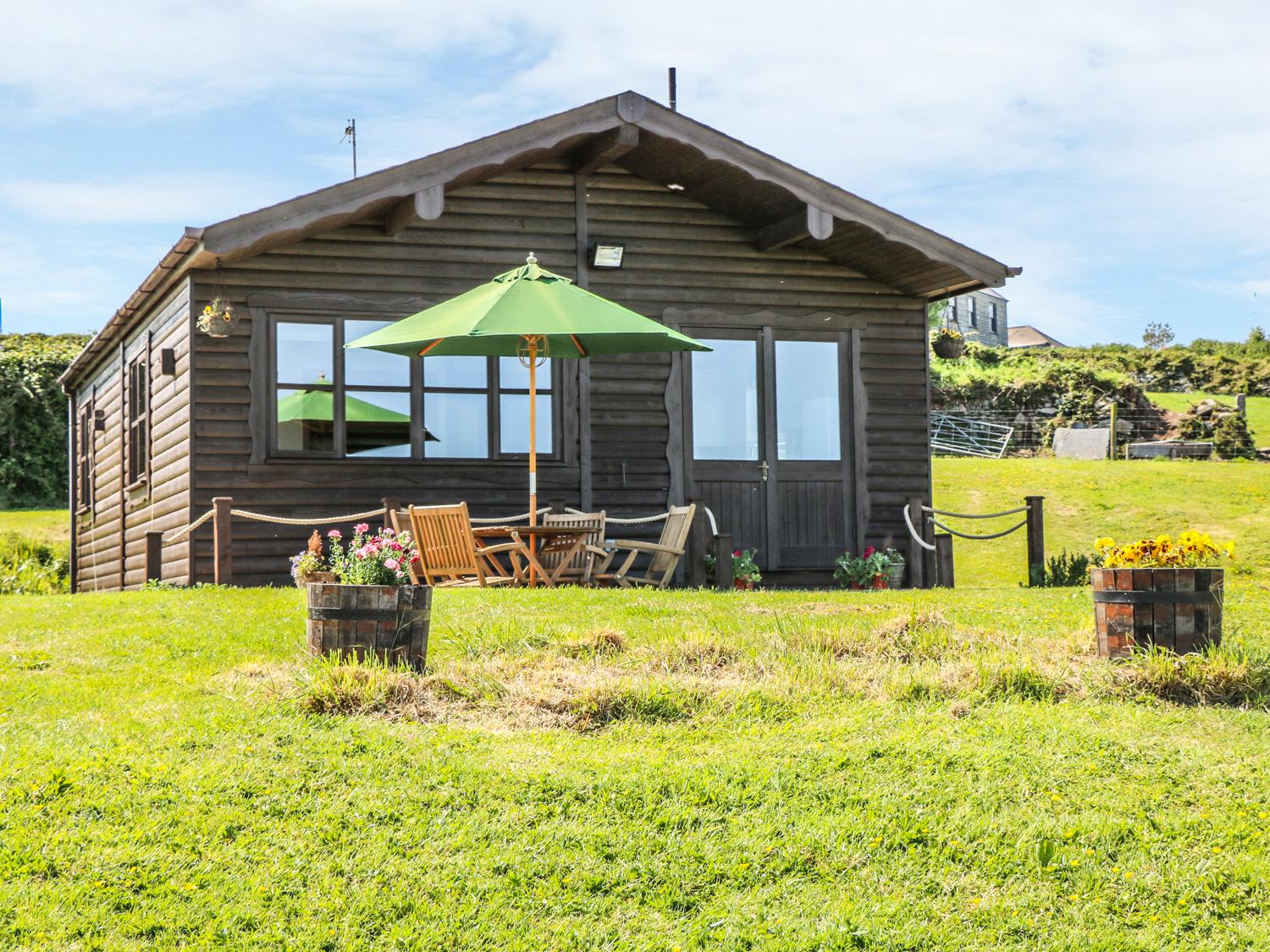 Holiday Cottage Reviews for Cabin - Self Catering Property in Penryn, Cornwall Inc Scilly