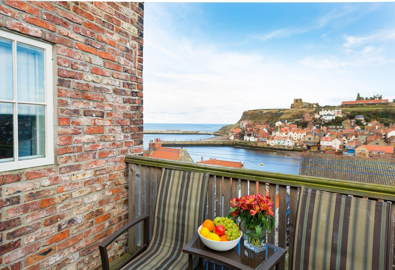 Holiday Cottage Reviews for Pier Lane House - Cottage Holiday in Whitby, North Yorkshire