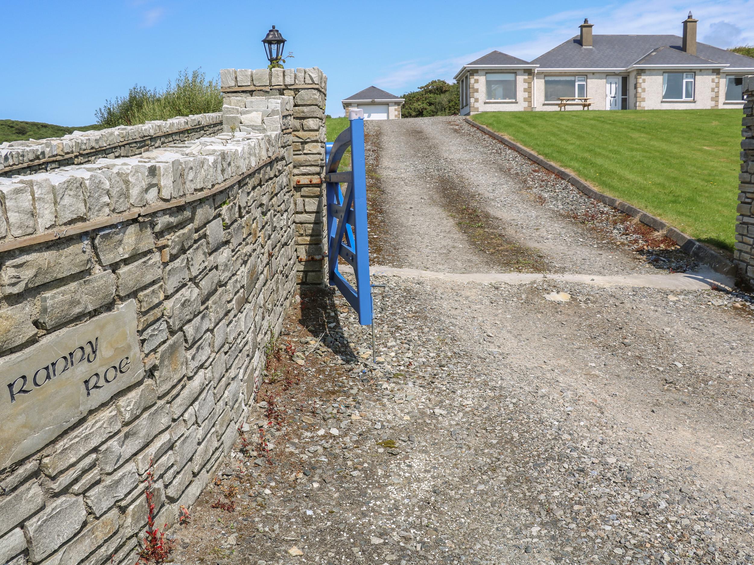 Holiday Cottage Reviews for Ranny Roe - Cottage Holiday in Portsalon, Donegal