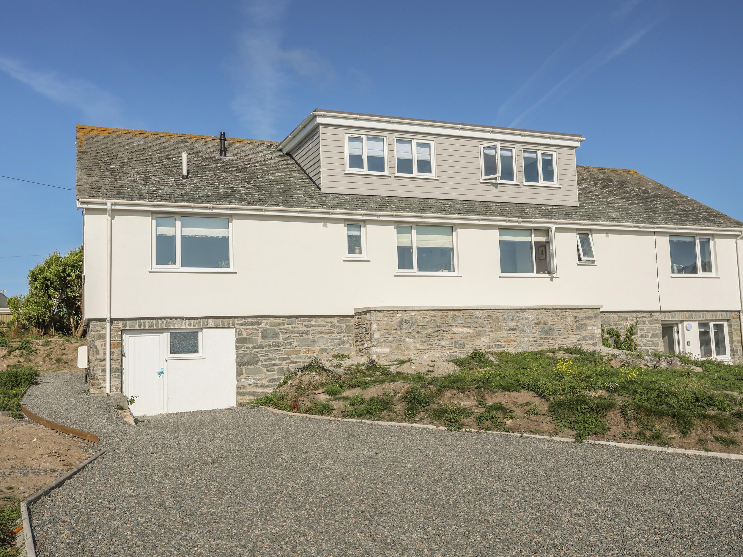 Holiday Cottage Reviews for Burton Apartment - Self Catering in Trearddur Bay, Isle Of Anglesey