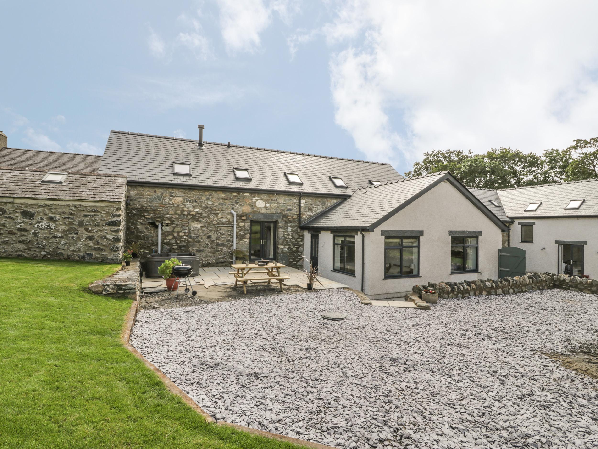 Holiday Cottage Reviews for Storws - Holiday Cottage in Pentraeth, Isle Of Anglesey