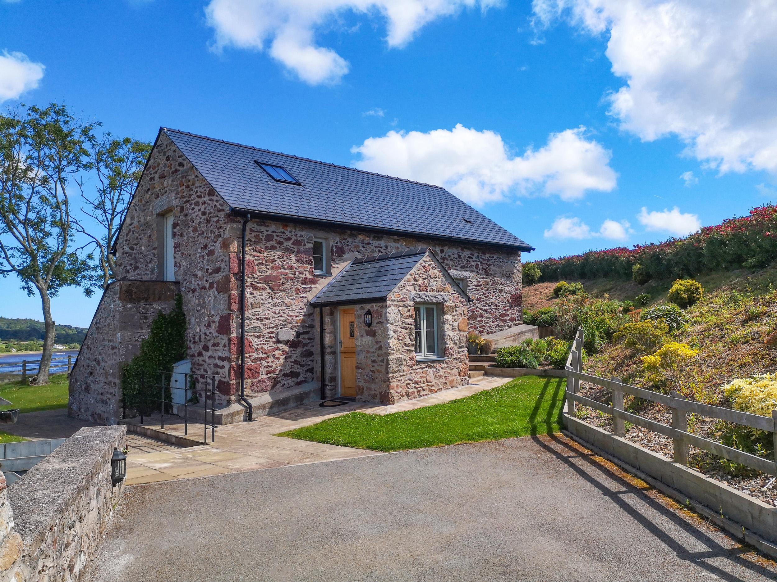 Holiday Cottage Reviews for Estuary Cottage - Self Catering Property in Moelfre, Isle Of Anglesey