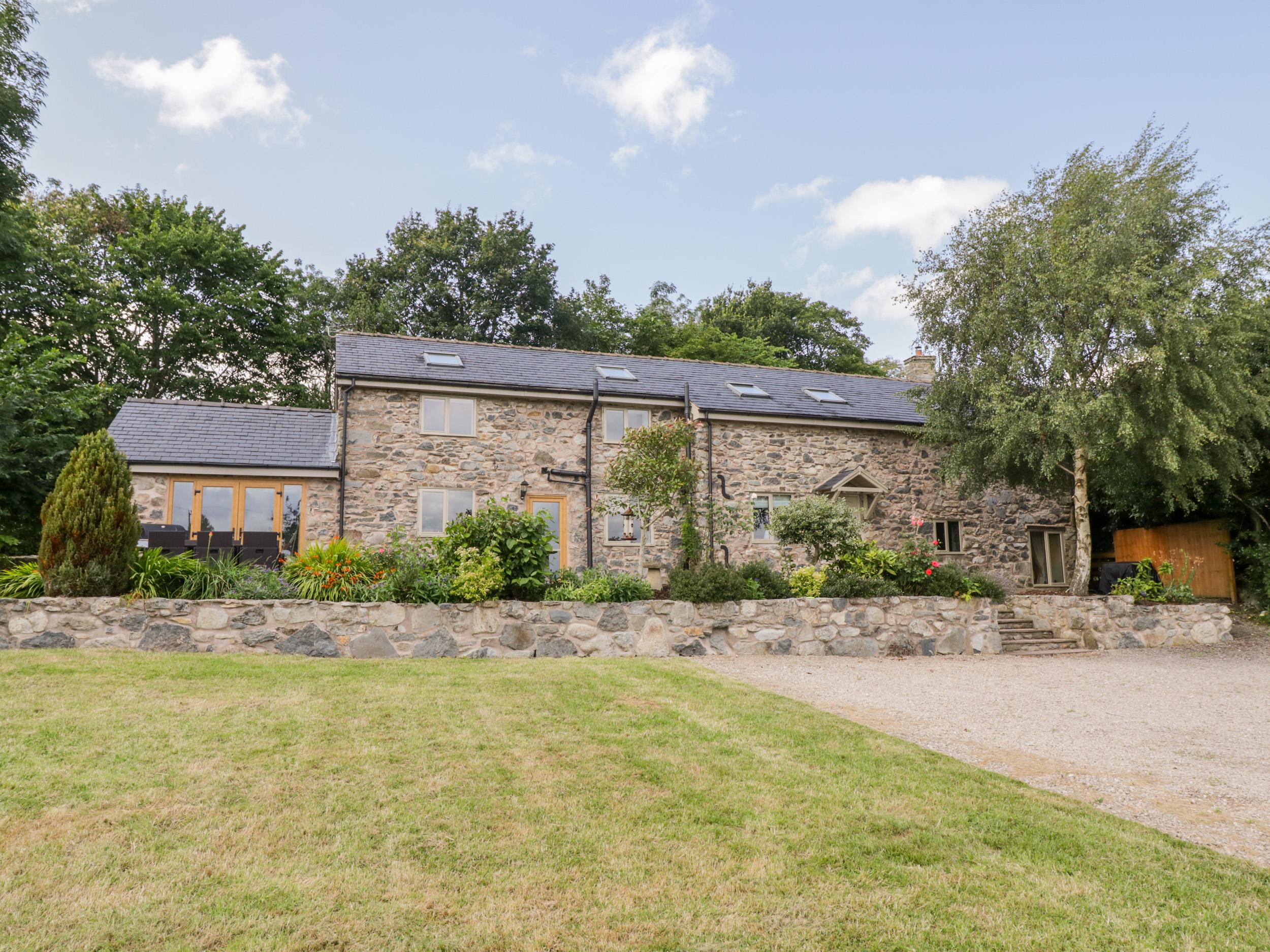 Castell Barn