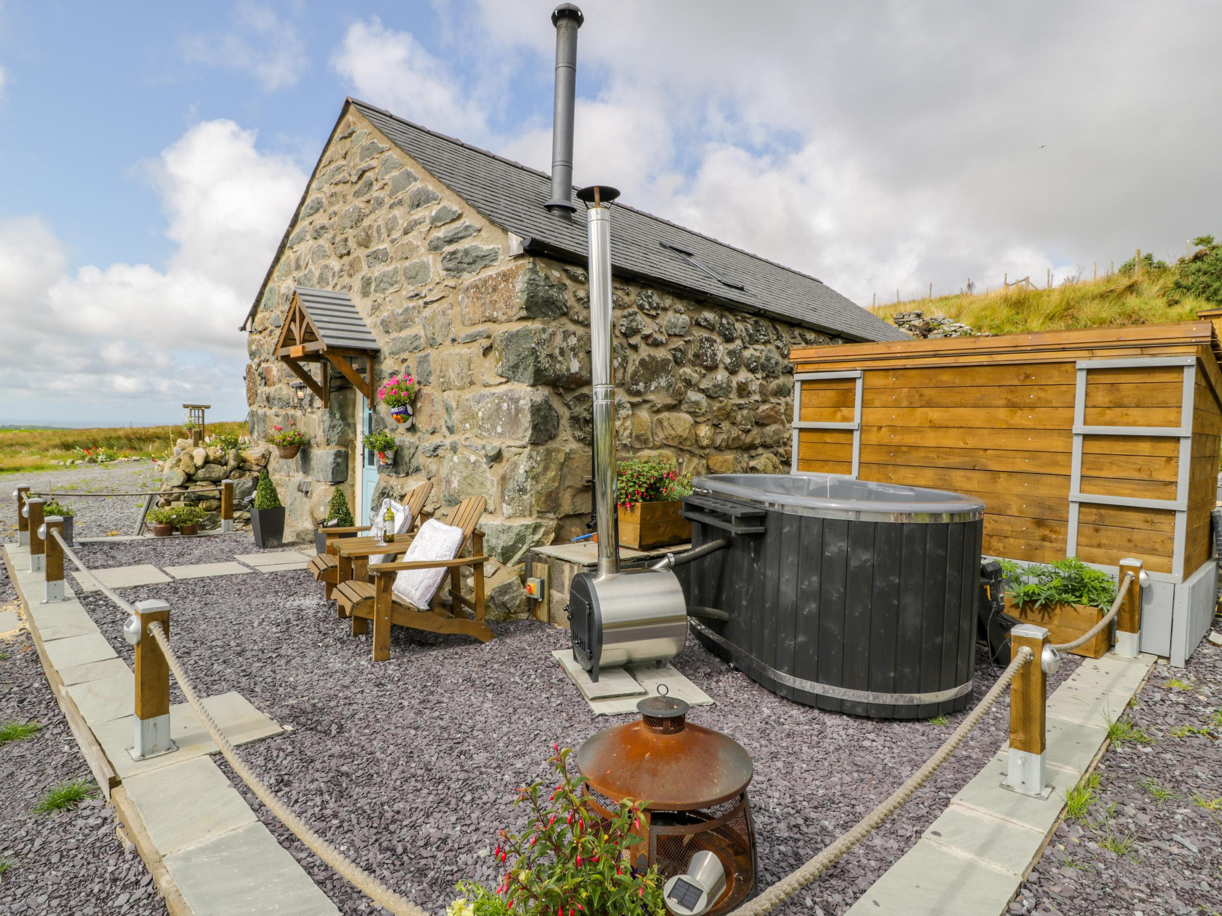 Holiday Cottage Reviews for The Barn at Cae'r Fadog Isaf - Cottage Holiday in Porthmadog, Gwynedd