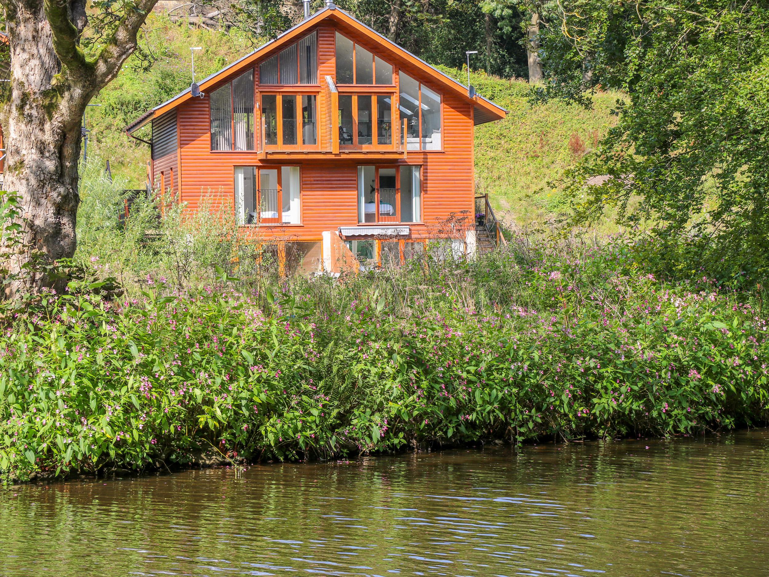 Holiday Cottage Reviews for 14 Waterside Lodges - Holiday Cottage in Brighouse, West Yorkshire