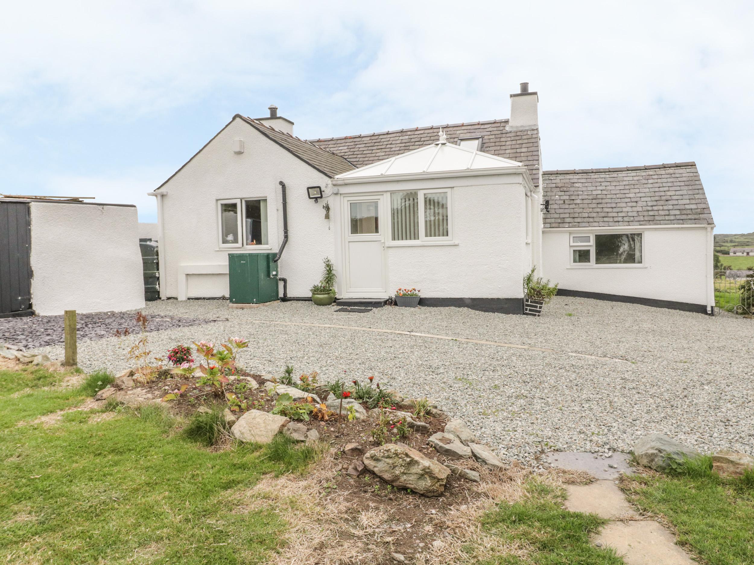 Holiday Cottage Reviews for Gwenallt - Cottage Holiday in Cemaes Bay, Isle Of Anglesey