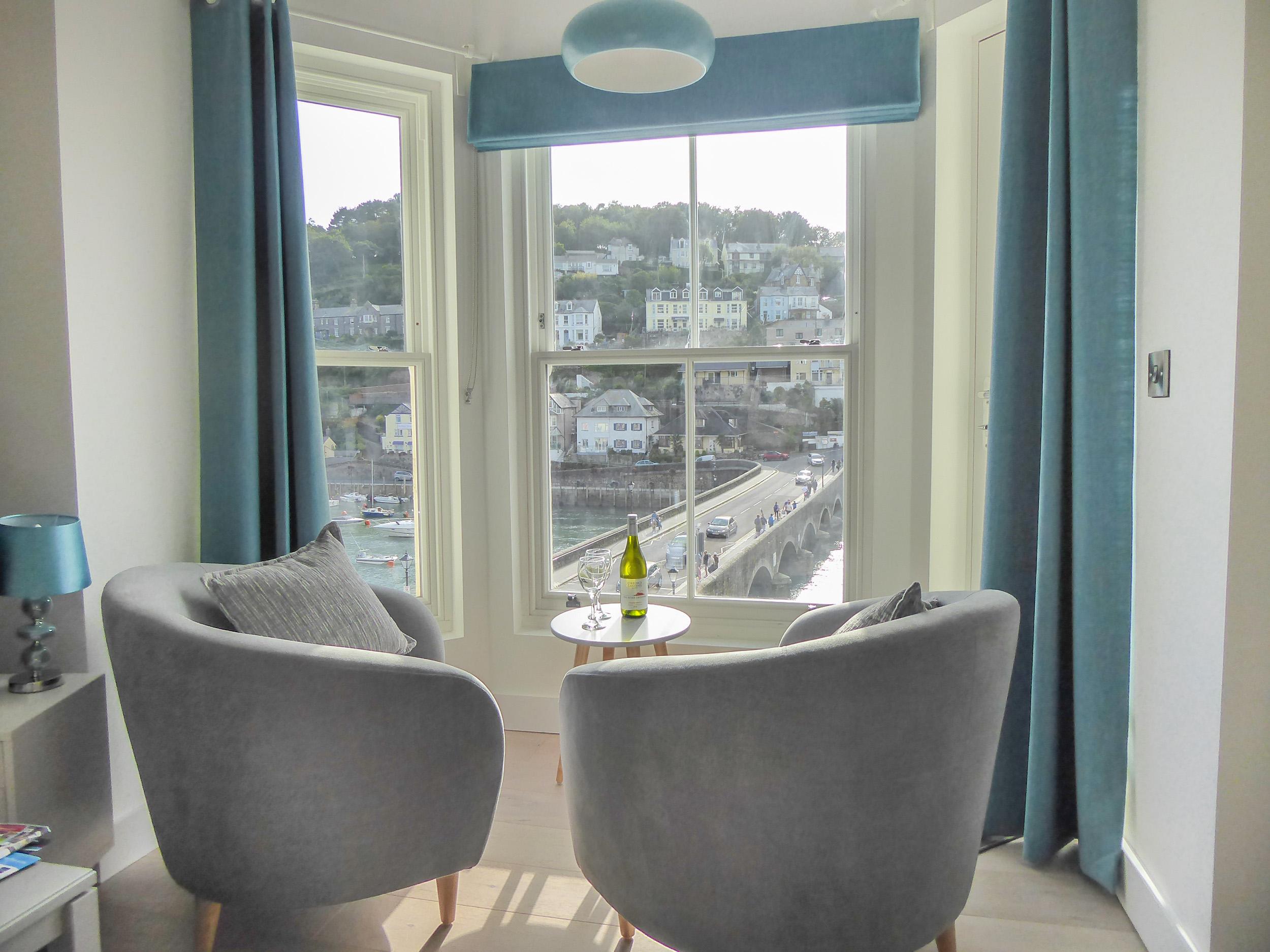 Holiday Cottage Reviews for Harbour View Apartment - Holiday Cottage in Looe, Cornwall inc Scilly