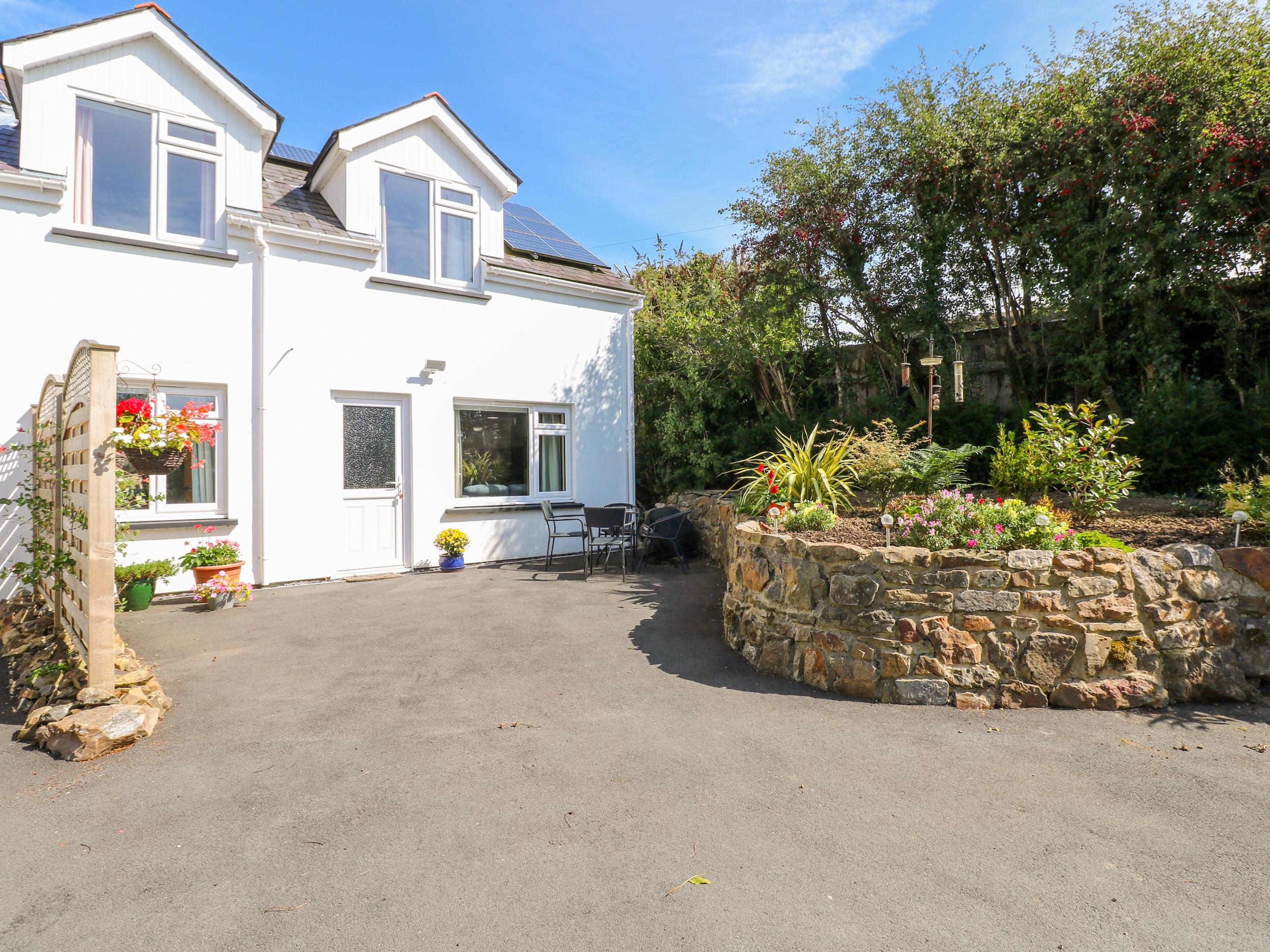 Holiday Cottage Reviews for Little Freestone - Cottage Holiday in Tenby, Pembrokeshire
