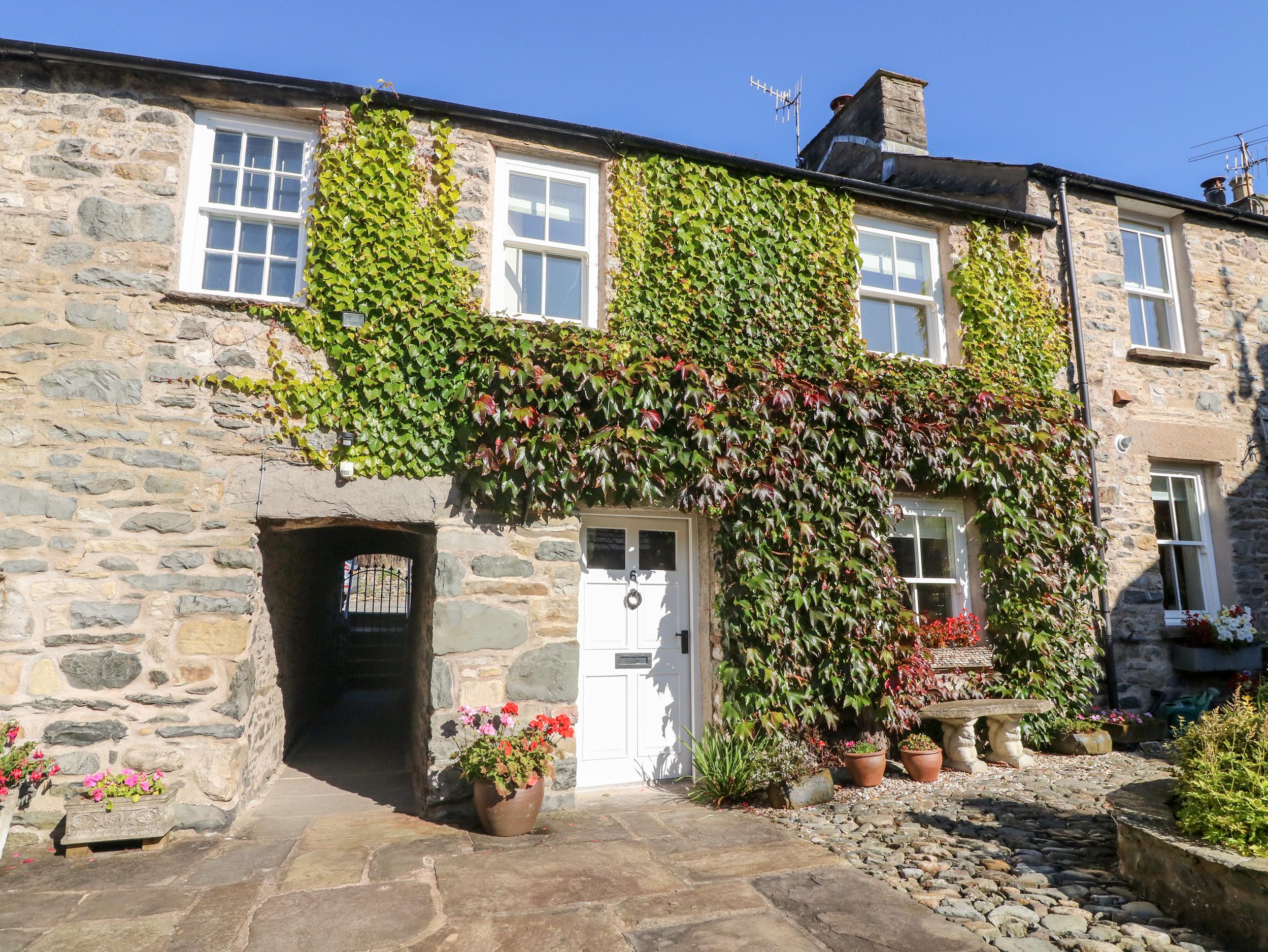 Holiday Cottage Reviews for 6 Kings Court - Self Catering in Sedbergh, Cumbria