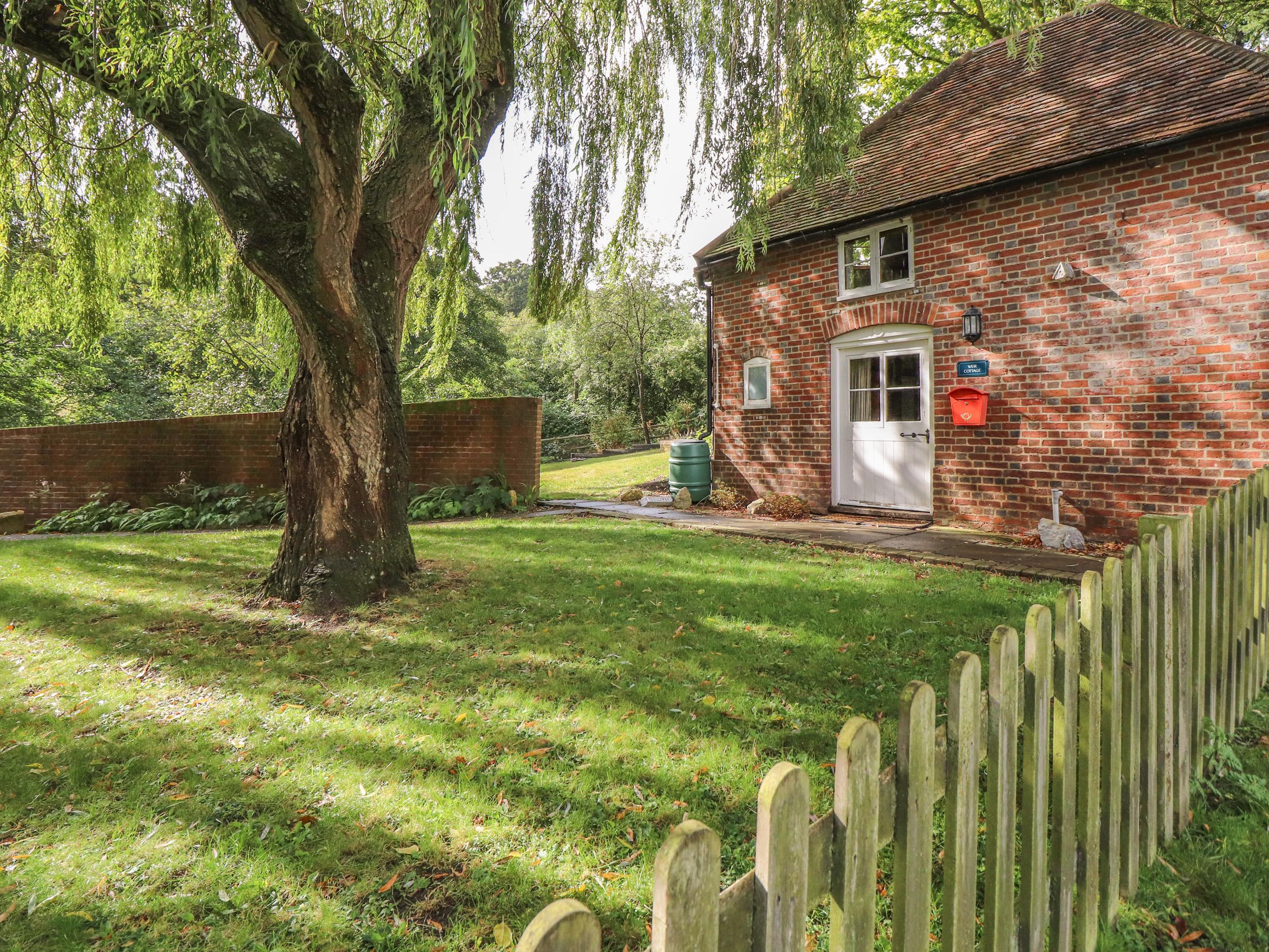 Holiday Cottage Reviews for Weir Cottage - Holiday Cottage in Maidstone, Kent