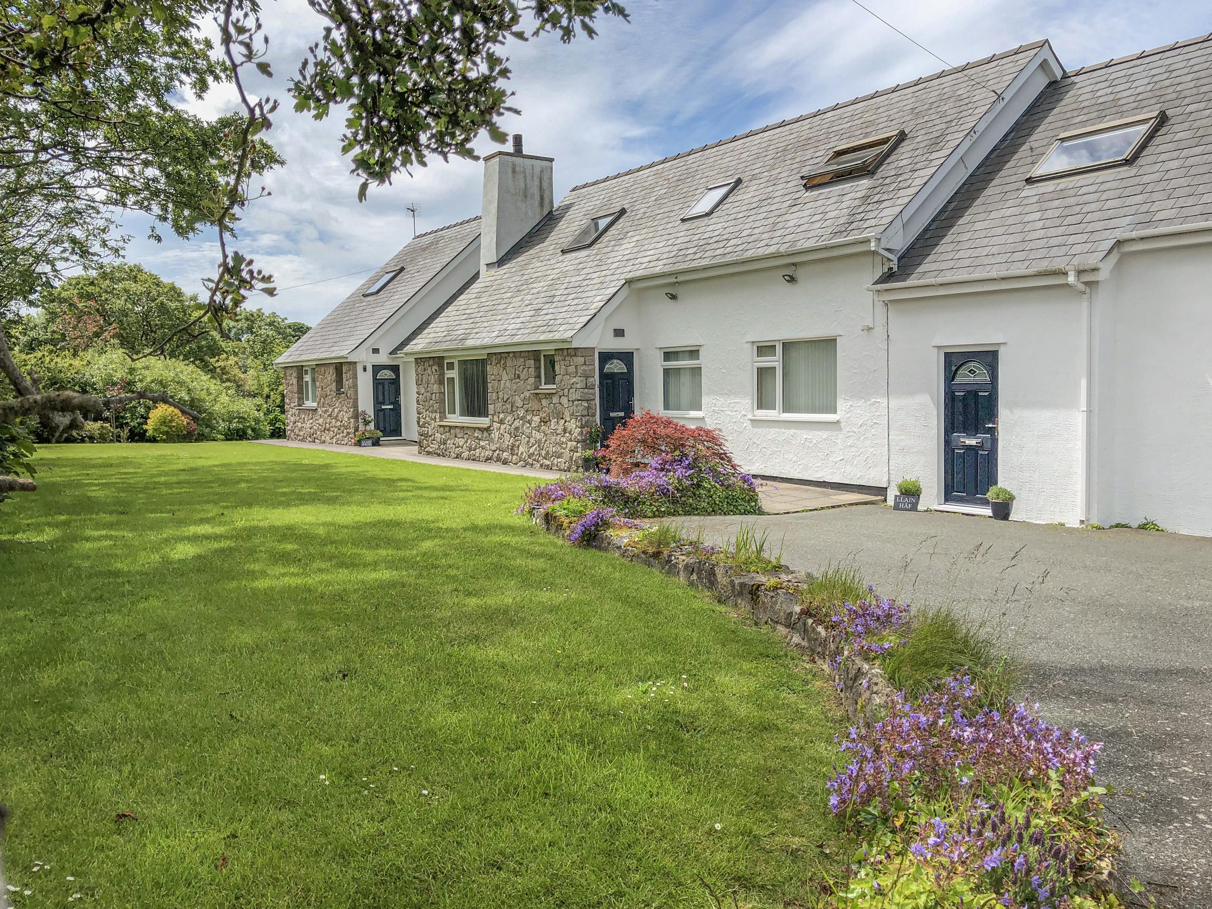 Holiday Cottage Reviews for Llain Haf - Self Catering in Llangefni, Isle Of Anglesey