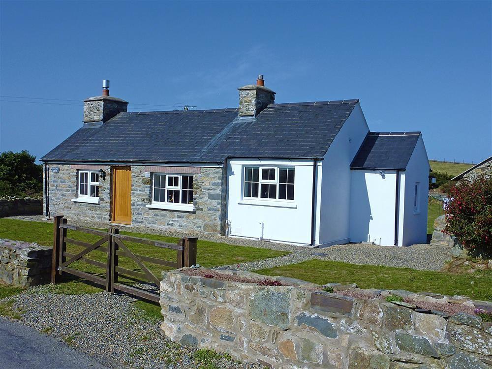 Holiday Cottage Reviews for Gwndwn Gwyn - Self Catering in Goodwick, Pembrokeshire