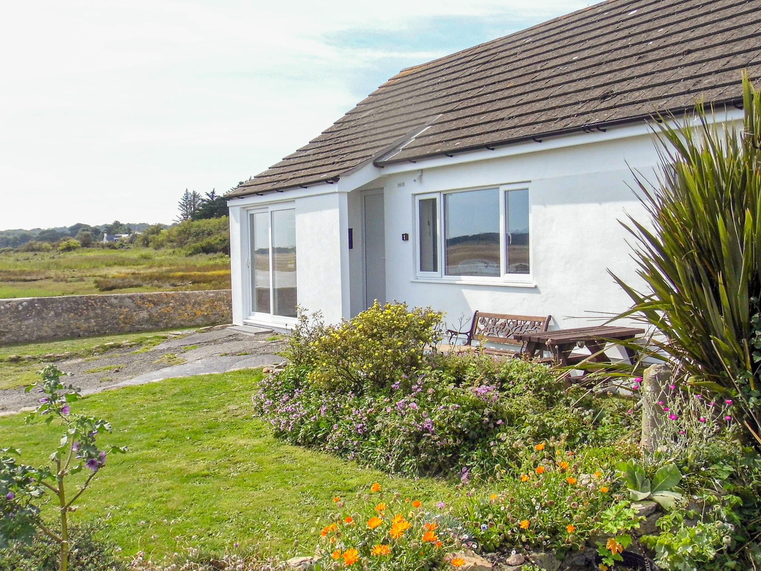 1 Beach Cottages