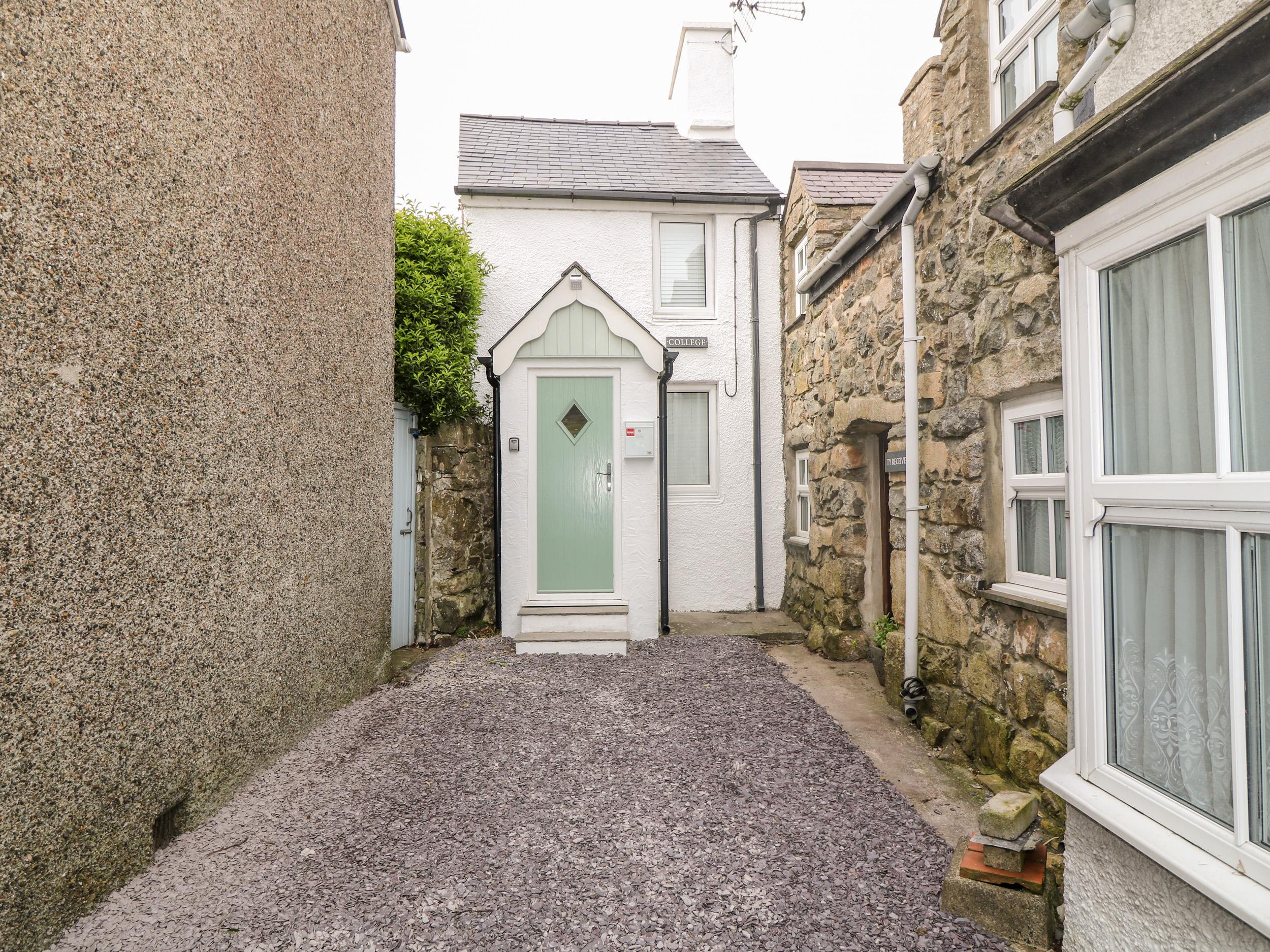Holiday Cottage Reviews for College Cottage - Self Catering in Nefyn, Gwynedd