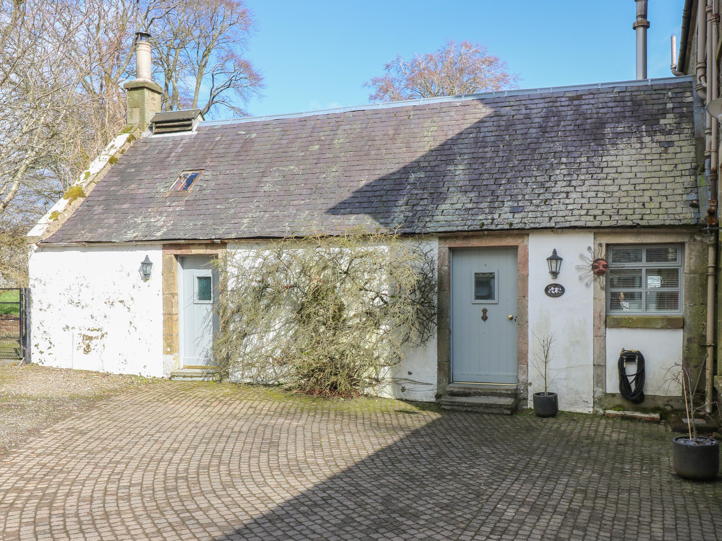 Holiday Cottage Reviews for Sweetpea Cottage - Cottage Holiday in Biggar, South Lanarkshire