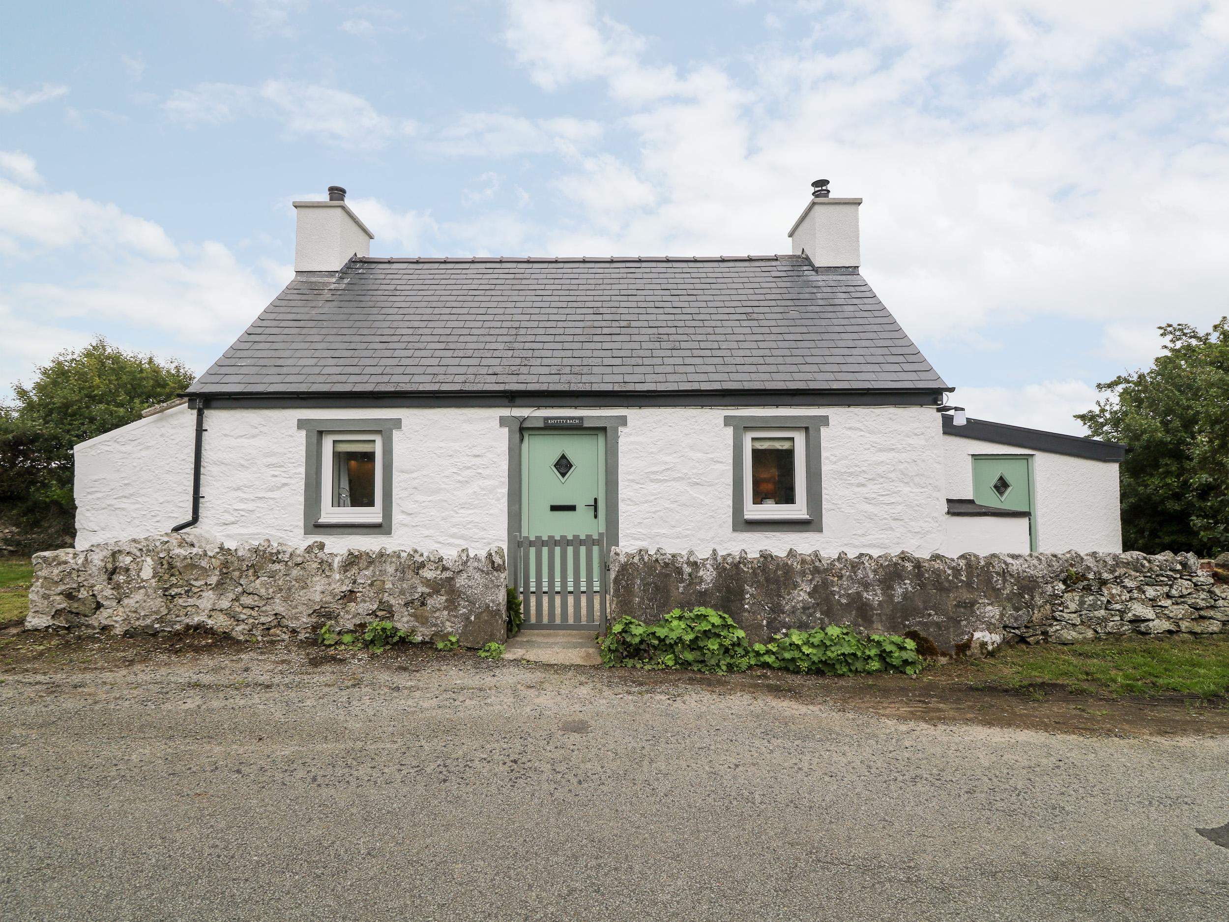 Holiday Cottage Reviews for Rhytty Bach - Self Catering Property in Rhosneigr, Isle of Anglesey
