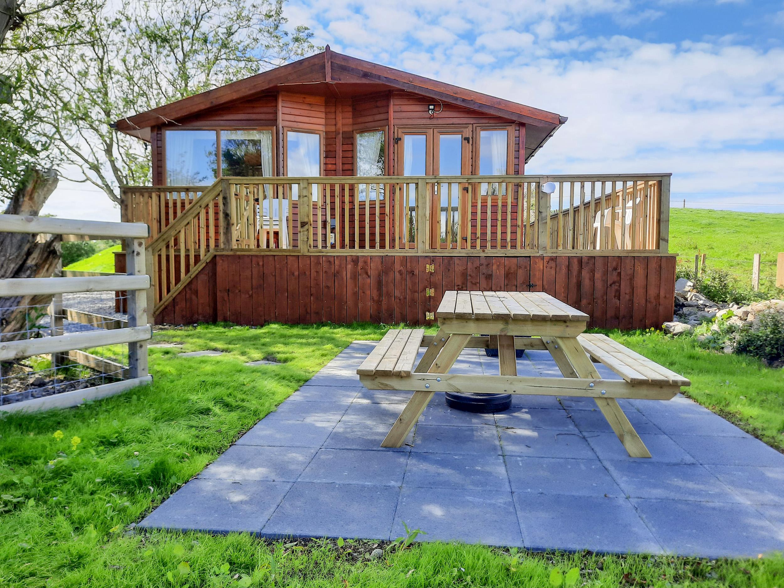 Holiday Cottage Reviews for Ffrwd Lodge - Cottage Holiday in Rhosneigr, Isle of Anglesey