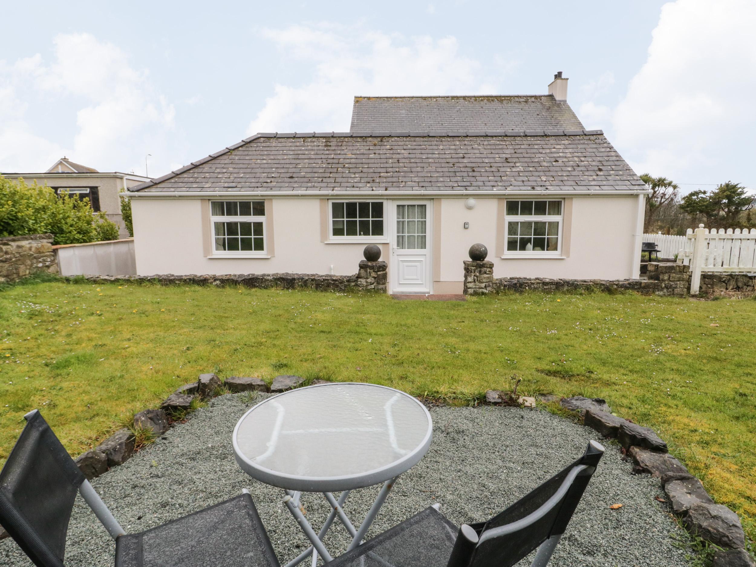 Holiday Cottage Reviews for Halcyon Annexe - Cottage Holiday in Benllech, Isle of Anglesey