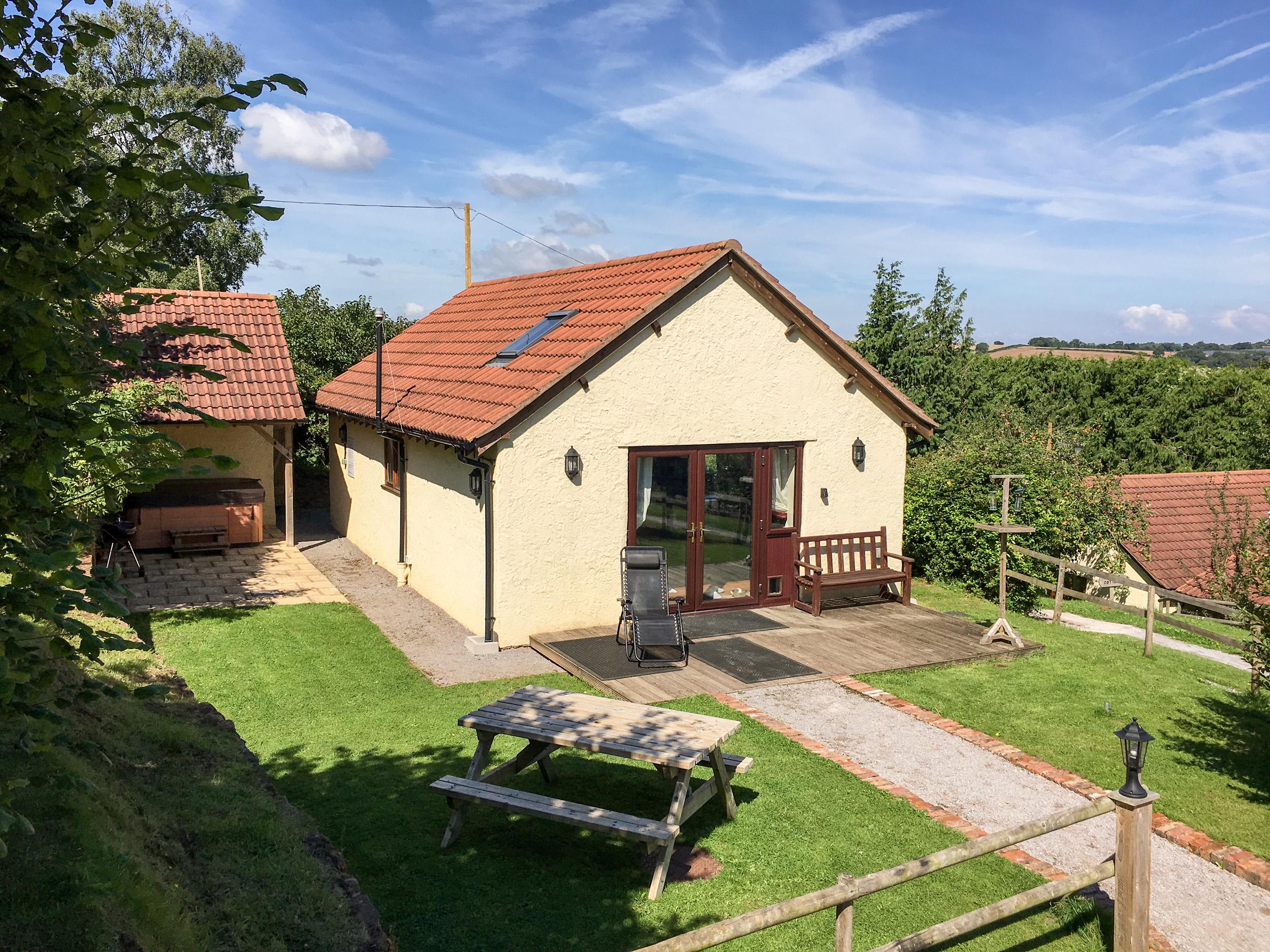 Holiday Cottage Reviews for Walnut Cottage - Self Catering in Washford, Somerset