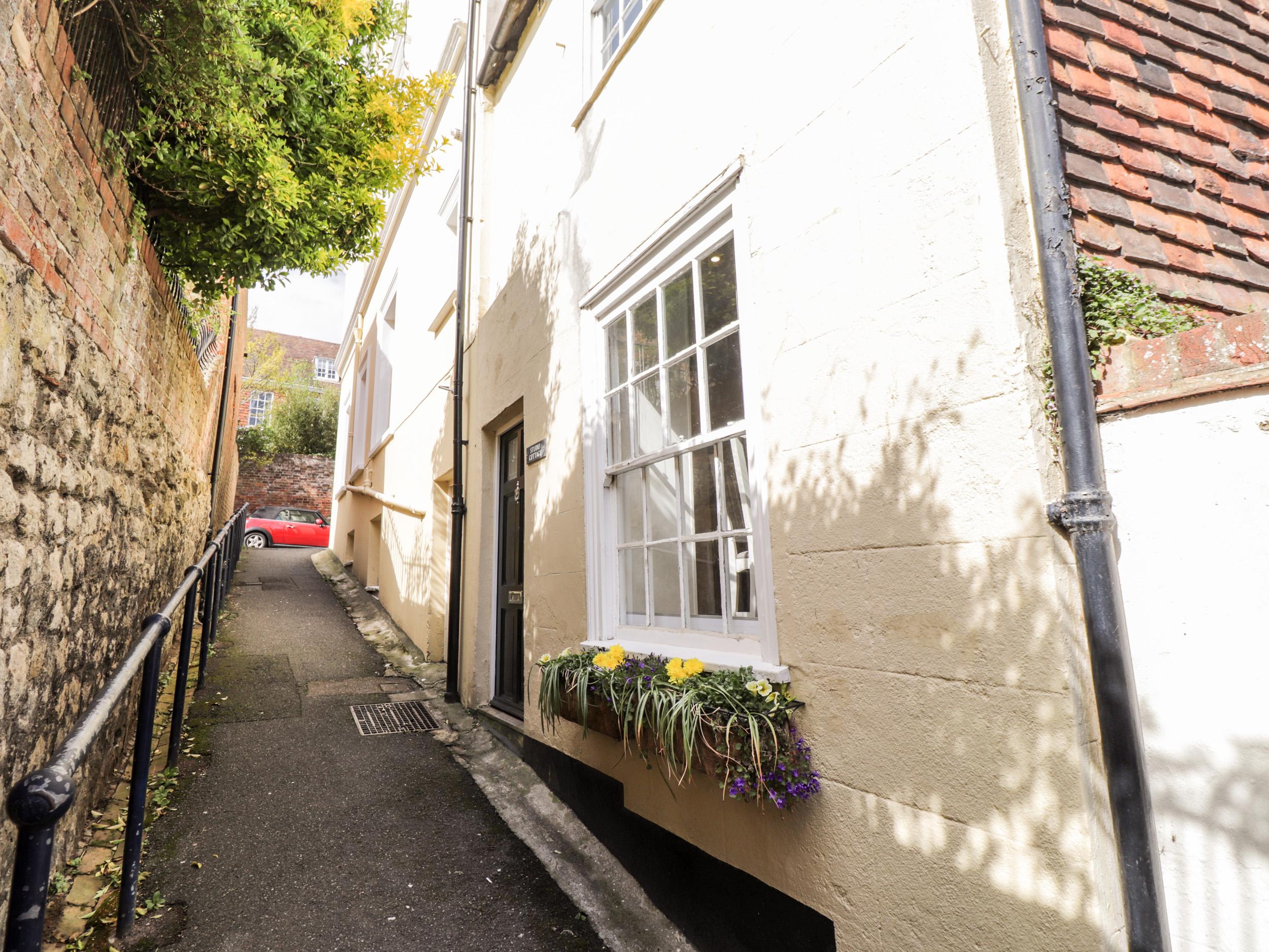 Holiday Cottage Reviews for Studio Cottage - Self Catering in Hythe, Kent