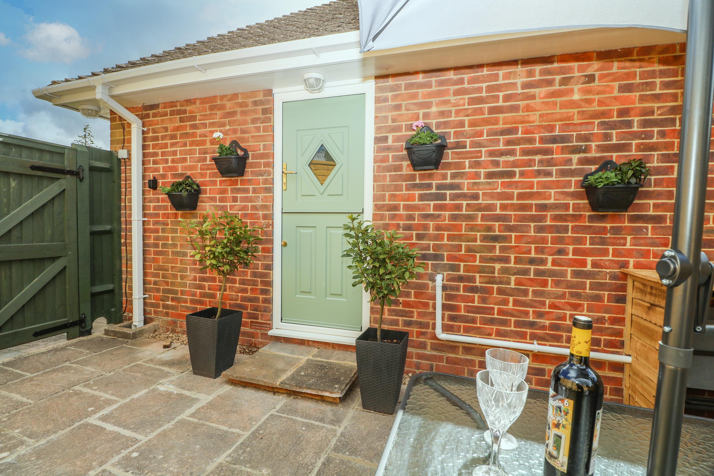 Holiday Cottage Reviews for Karibu - Holiday Cottage in Worthing, West Sussex