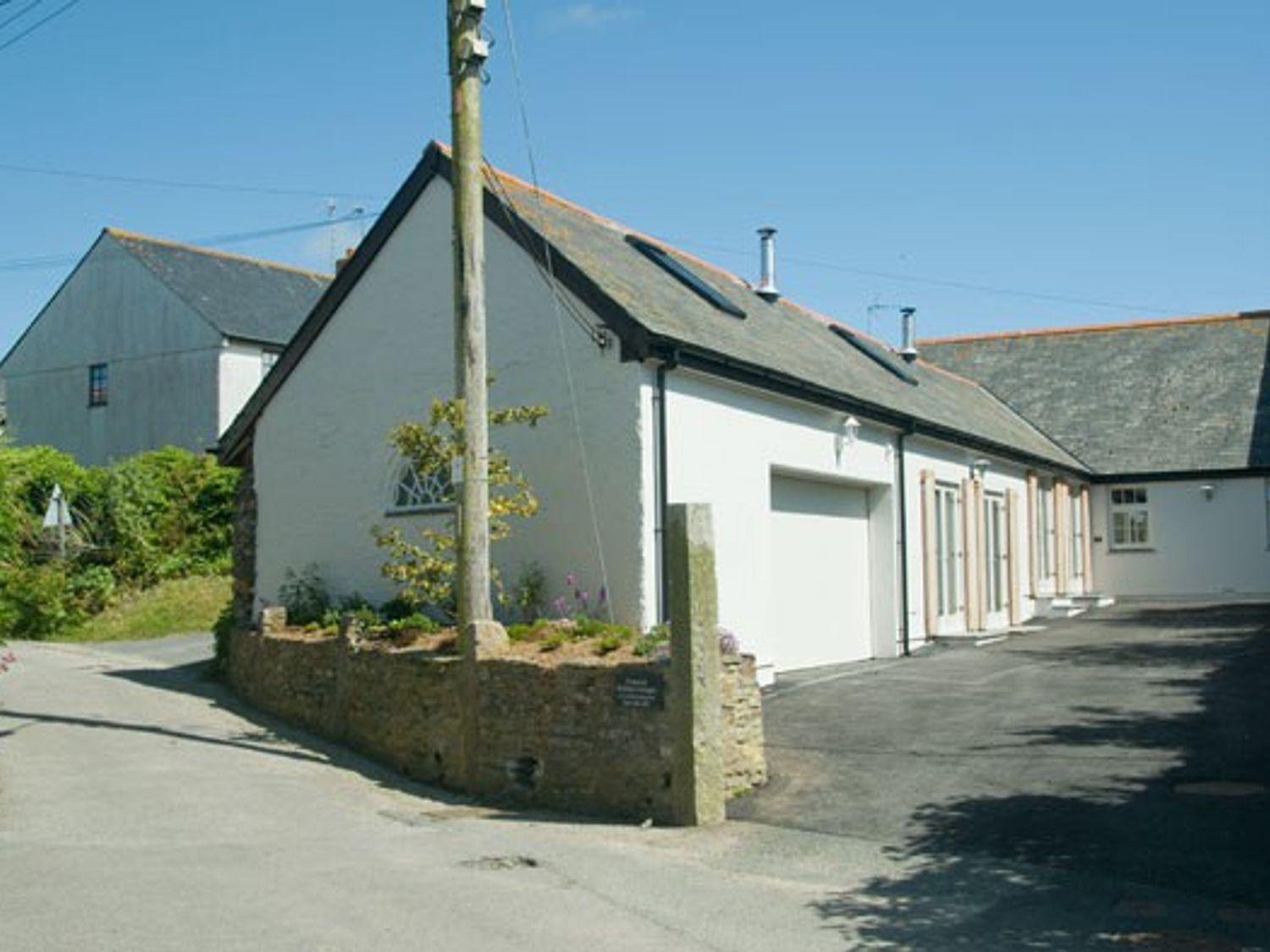 Holiday Cottage Reviews for No 1 The Hinges - Self Catering Property in Crantock, Cornwall inc Scilly