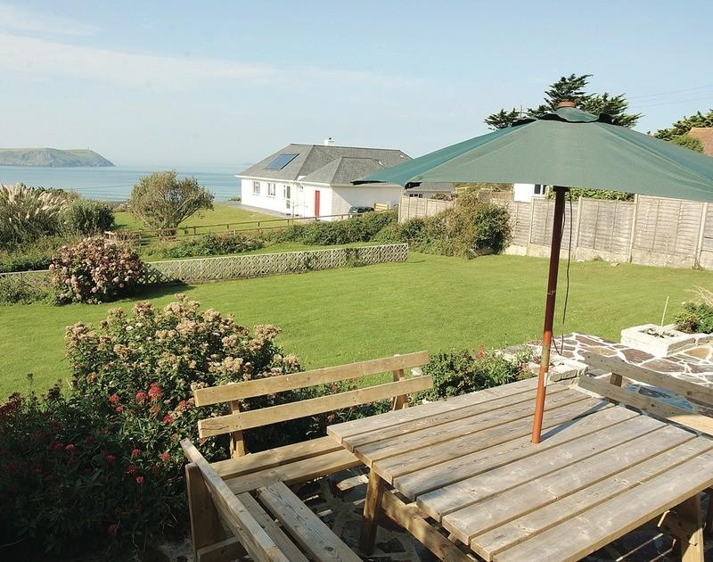 Holiday Cottage Reviews for Chy-An-Var - Holiday Cottage in Polzeath, Cornwall Inc Scilly