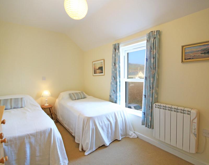 Holiday Cottage Reviews for The Holiday House (2 Atlantic Mews) - Holiday Cottage in Rock, Cornwall Inc Scilly