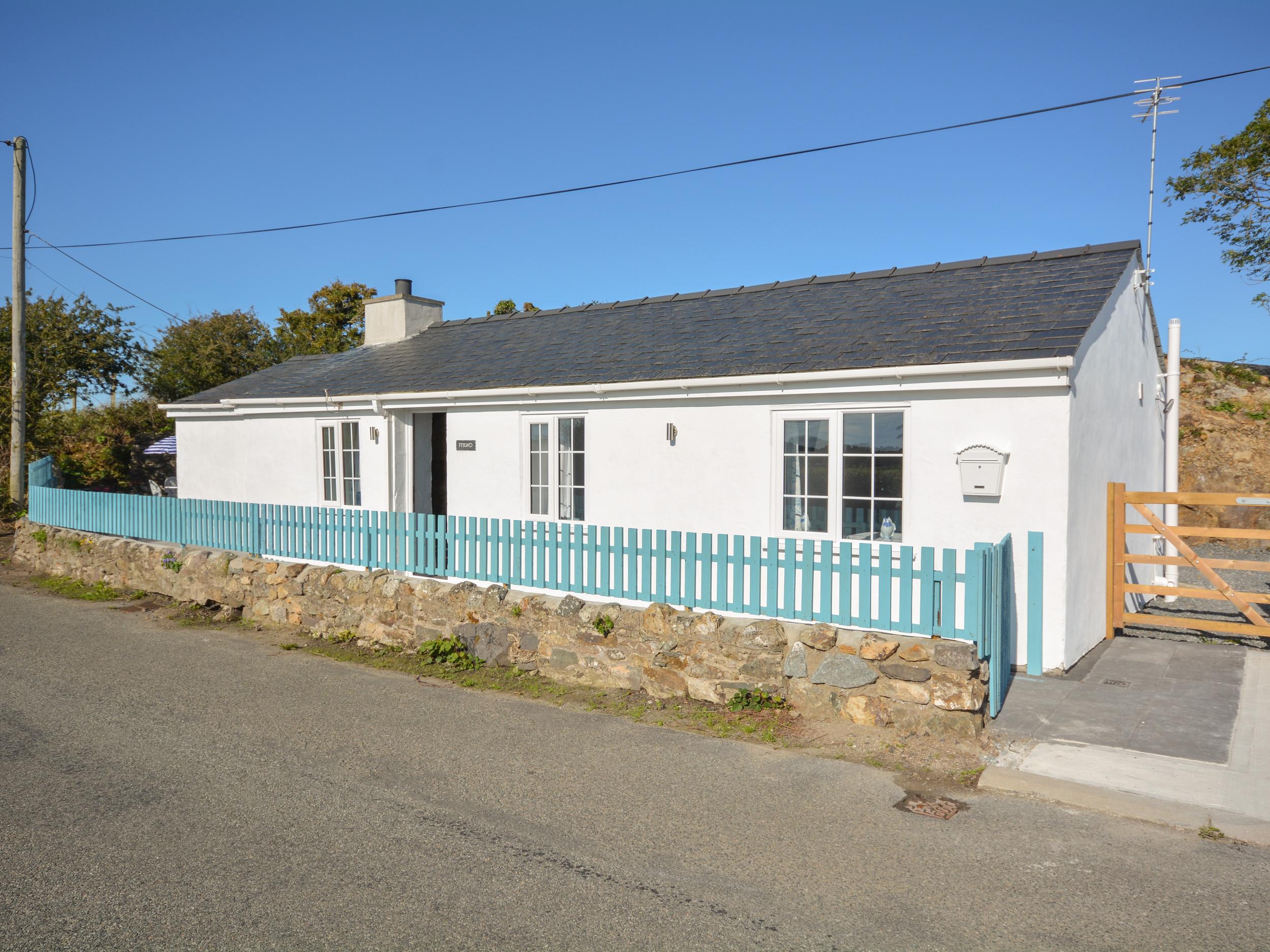 Holiday Cottage Reviews for Ffrwd - Self Catering Property in Rhosneigr, Isle of Anglesey