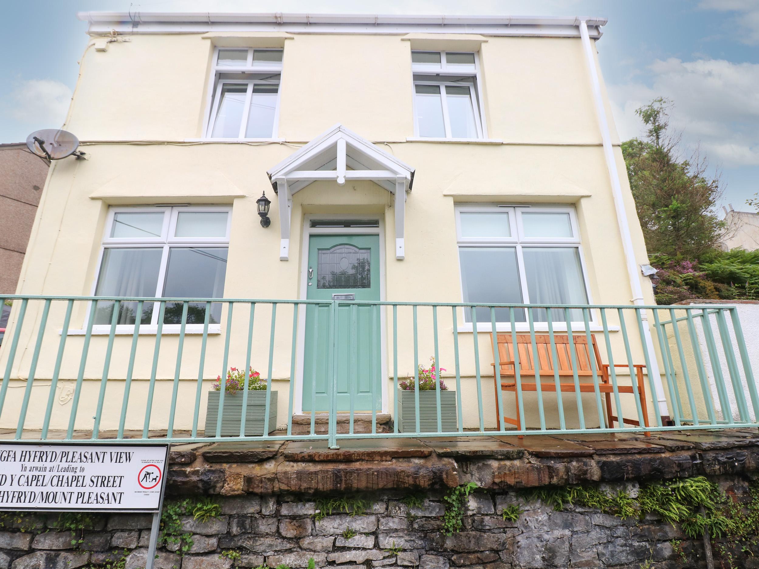 Holiday Cottage Reviews for Ivy House South Wales - Self Catering in Cymmer, Neath Port Talbot