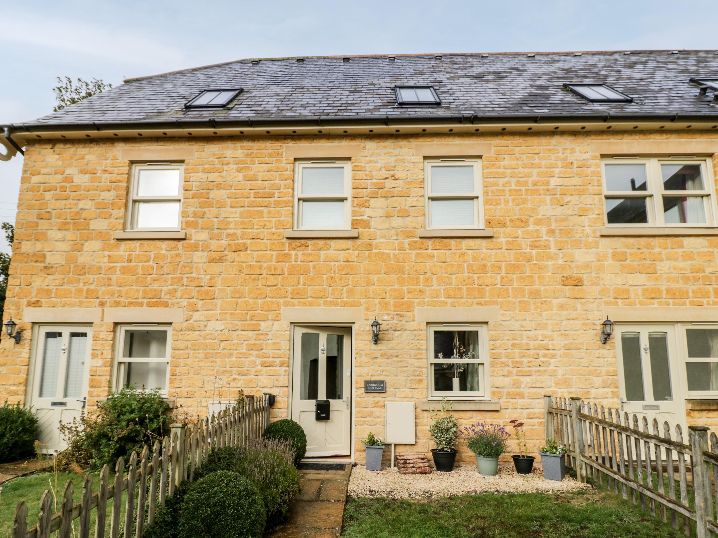 Holiday Cottage Reviews for Laburnum Cottage - Self Catering Property in Moreton In Marsh, Gloucestershire