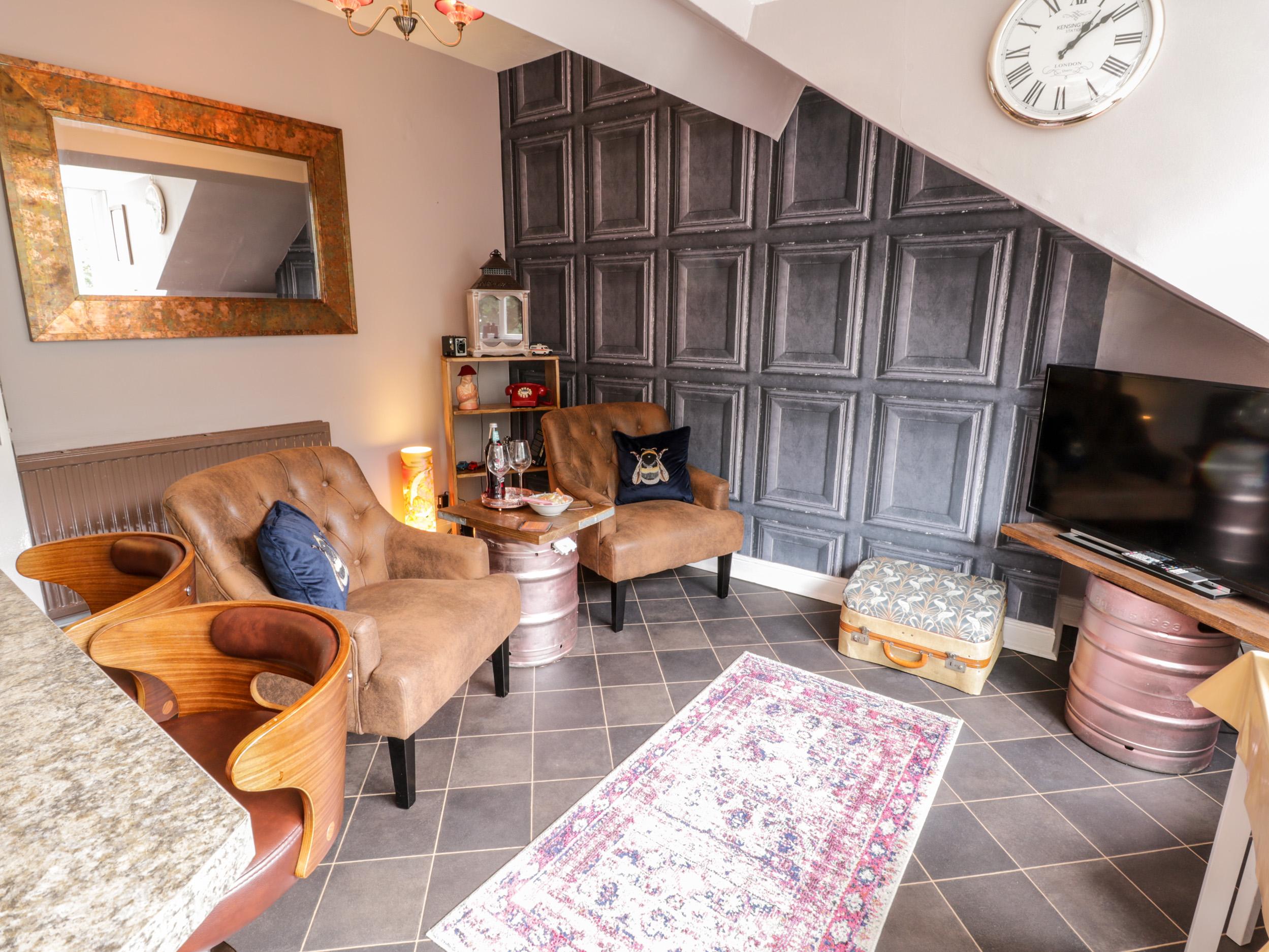 Holiday Cottage Reviews for Trafalgar Retreat - Cottage Holiday in Scarborough, North Yorkshire