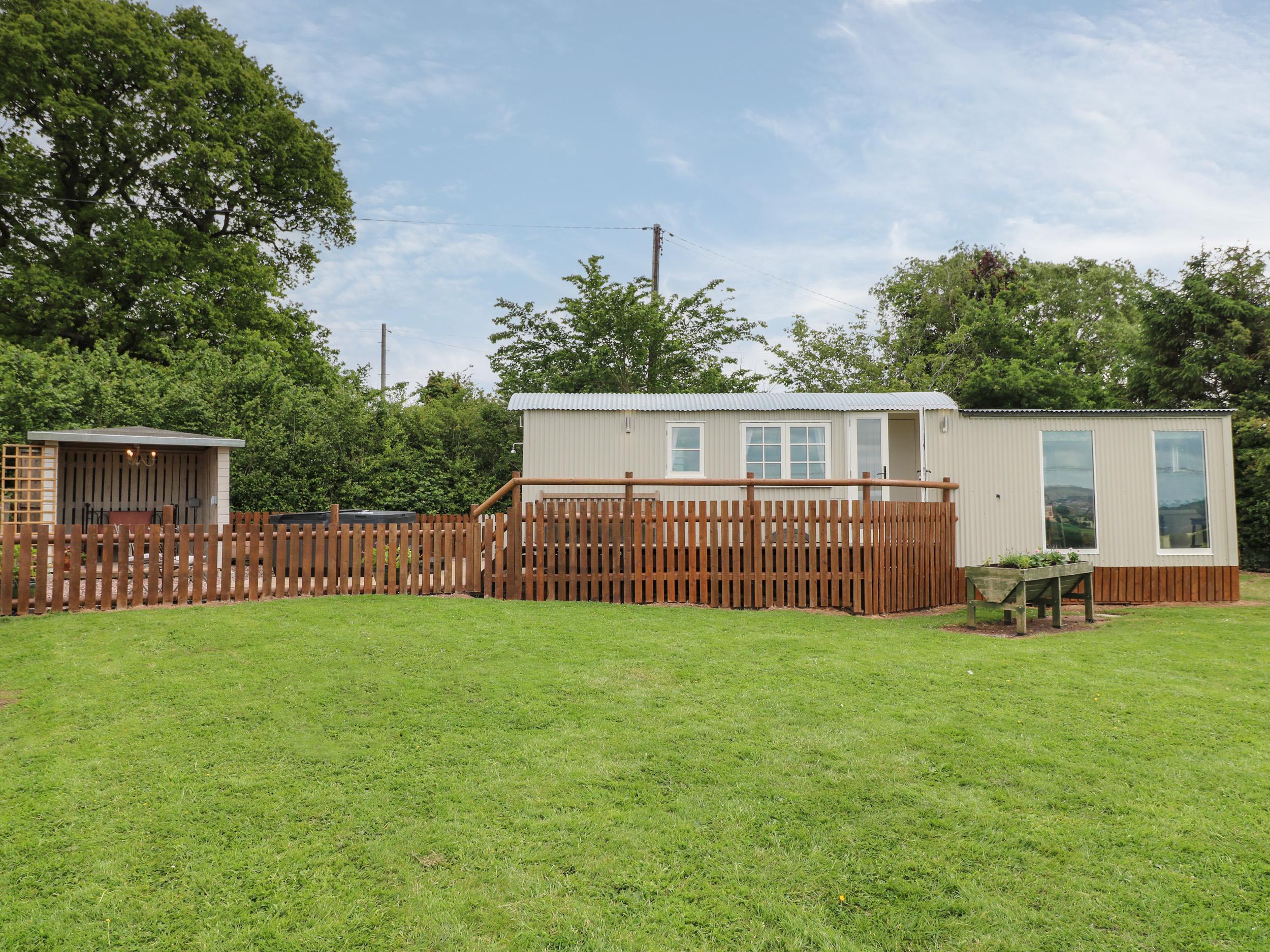 Holiday Cottage Reviews for Shepherds Hut - Holiday Cottage in Rugeley, Staffordshire