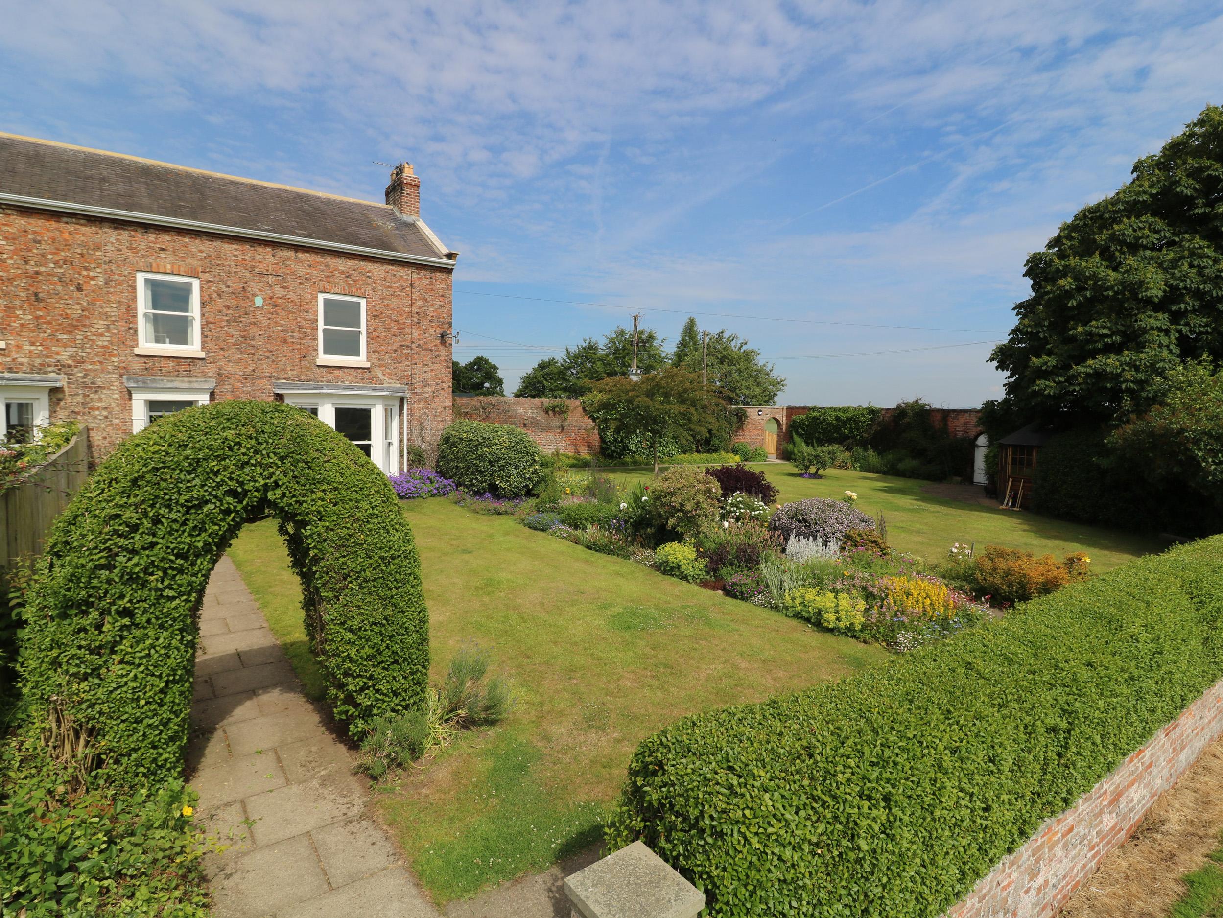 Holiday Cottage Reviews for Youlton Lodge - Holiday Cottage in York, North Yorkshire