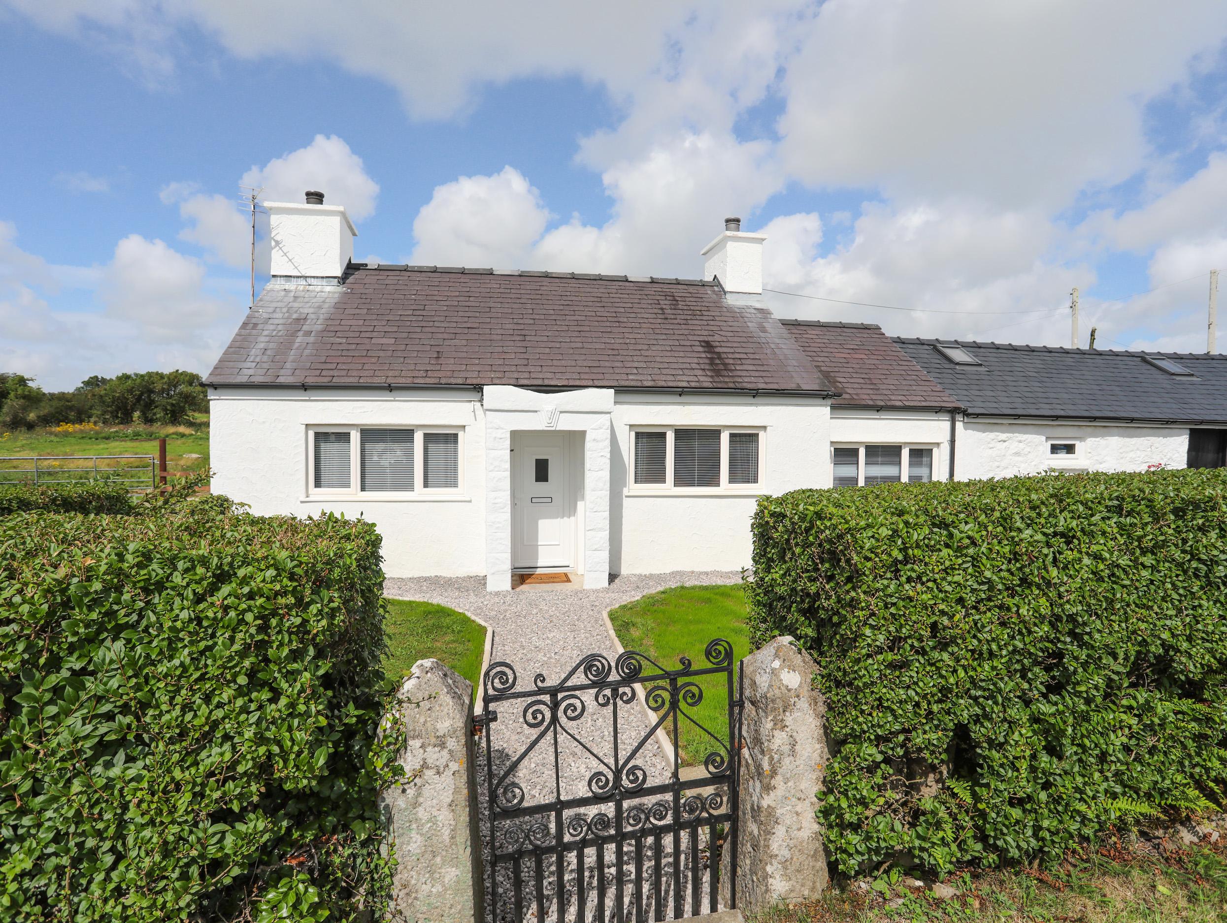 Holiday Cottage Reviews for Garnedd Rhos - Self Catering Property in Benllech, Isle of Anglesey