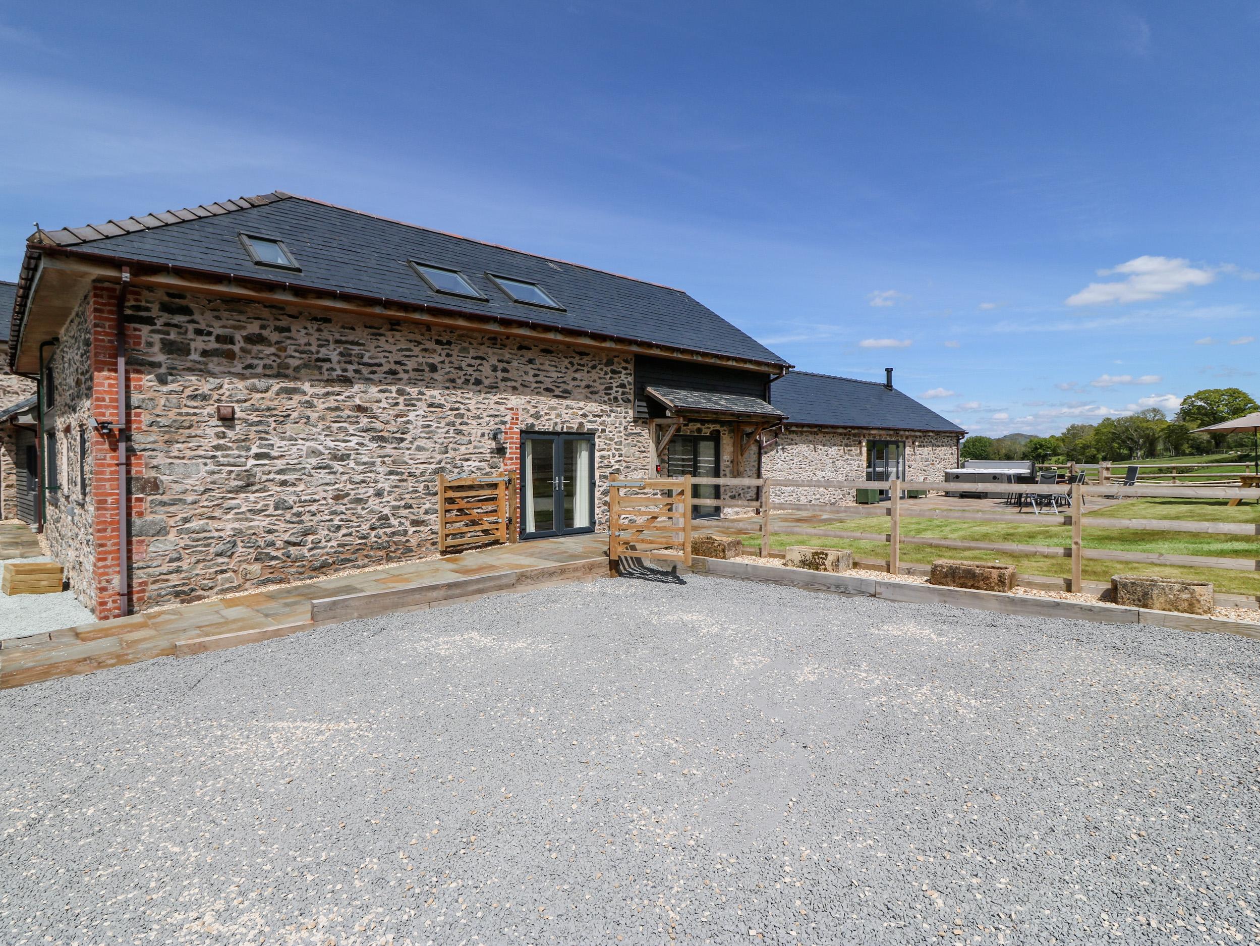 Holiday Cottage Reviews for Y Beudy (The Dairy - Self Catering in Llanrhaeadr-ym-mochnant, Powys