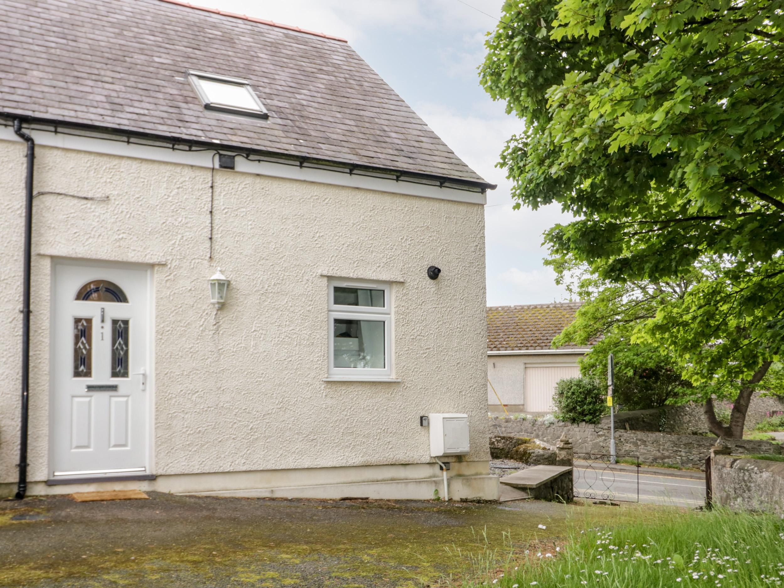 Holiday Cottage Reviews for 1 Old Kingdom Hall - Holiday Cottage in Amlwch, Isle of Anglesey