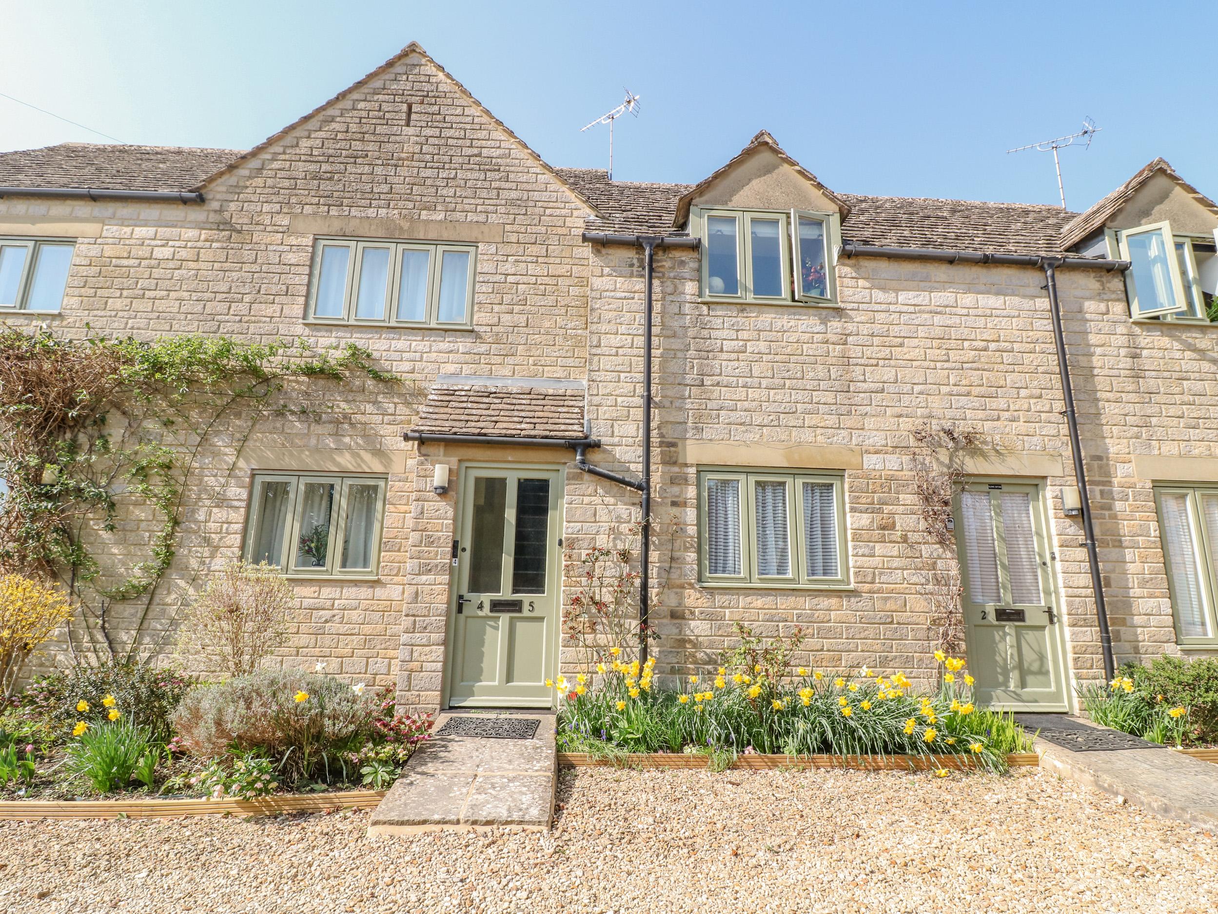 Holiday Cottage Reviews for 5 Jubilee Court - Self Catering Property in Cirencester, Gloucestershire