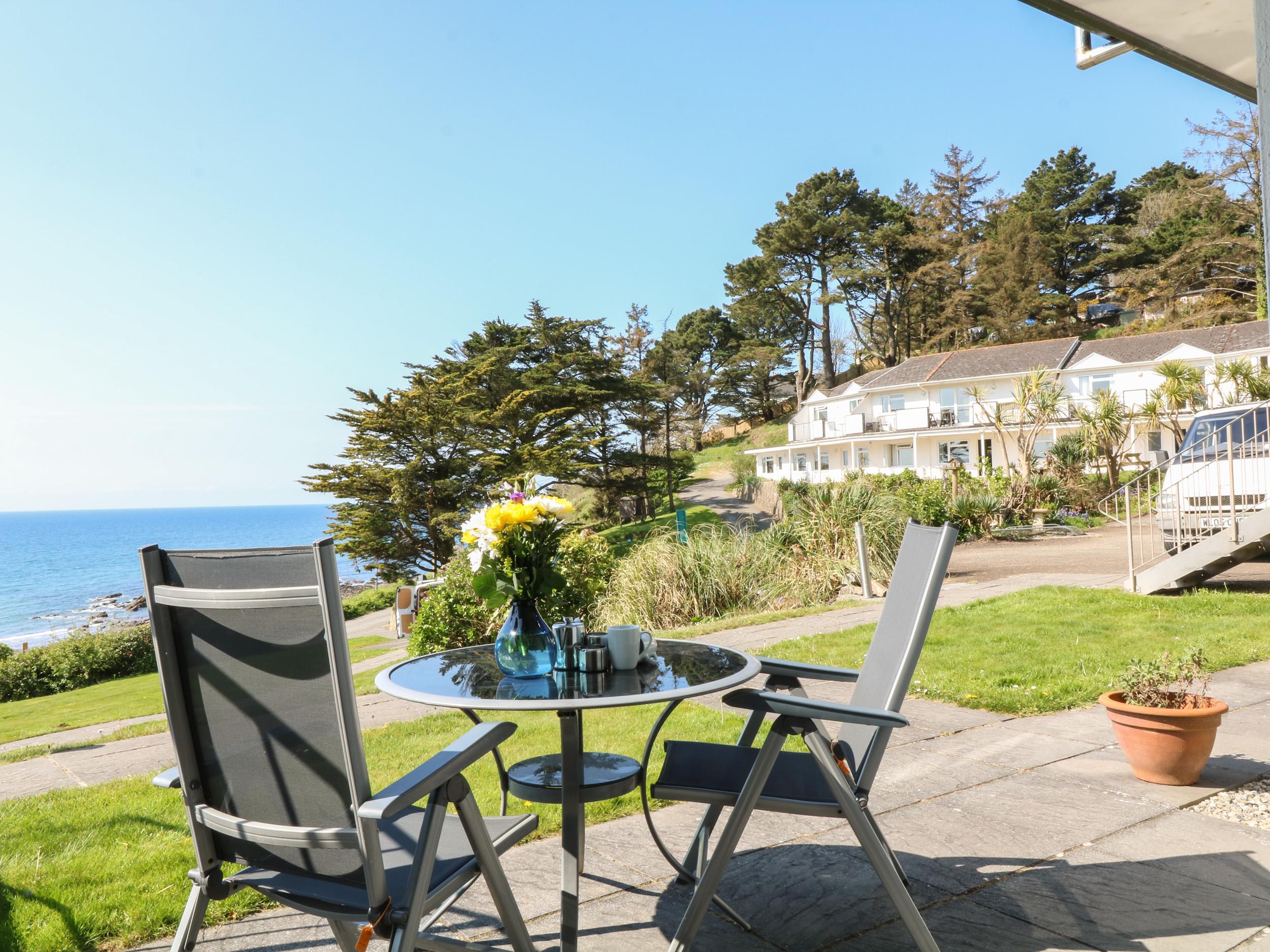 Holiday Cottage Reviews for Apartment 21 - Cottage Holiday in Looe, Cornwall Inc Scilly