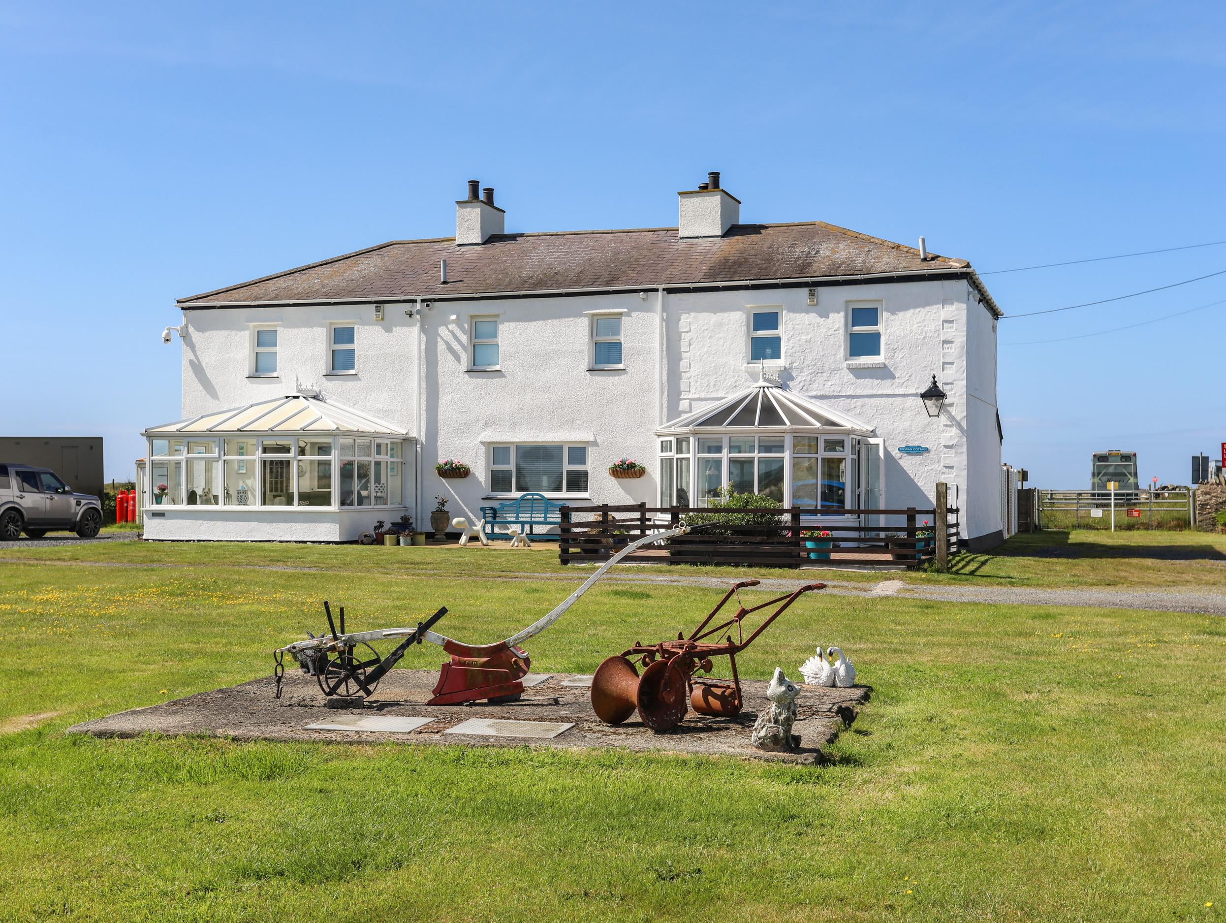 Holiday Cottage Reviews for Trewan Cottage - Self Catering in Rhosneigr, Isle of Anglesey