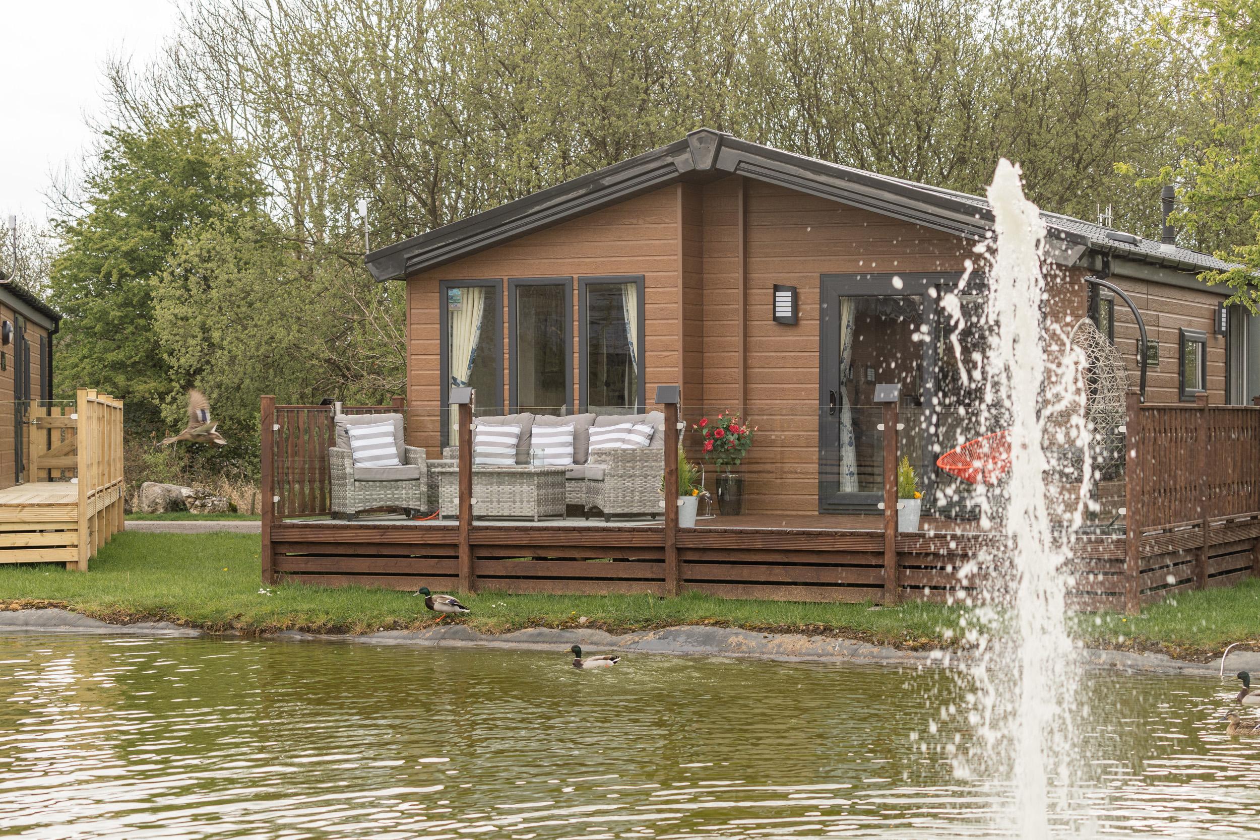 Holiday Cottage Reviews for Loluke Lodge on The Lake - Holiday Cottage in Carnforth, Lancashire