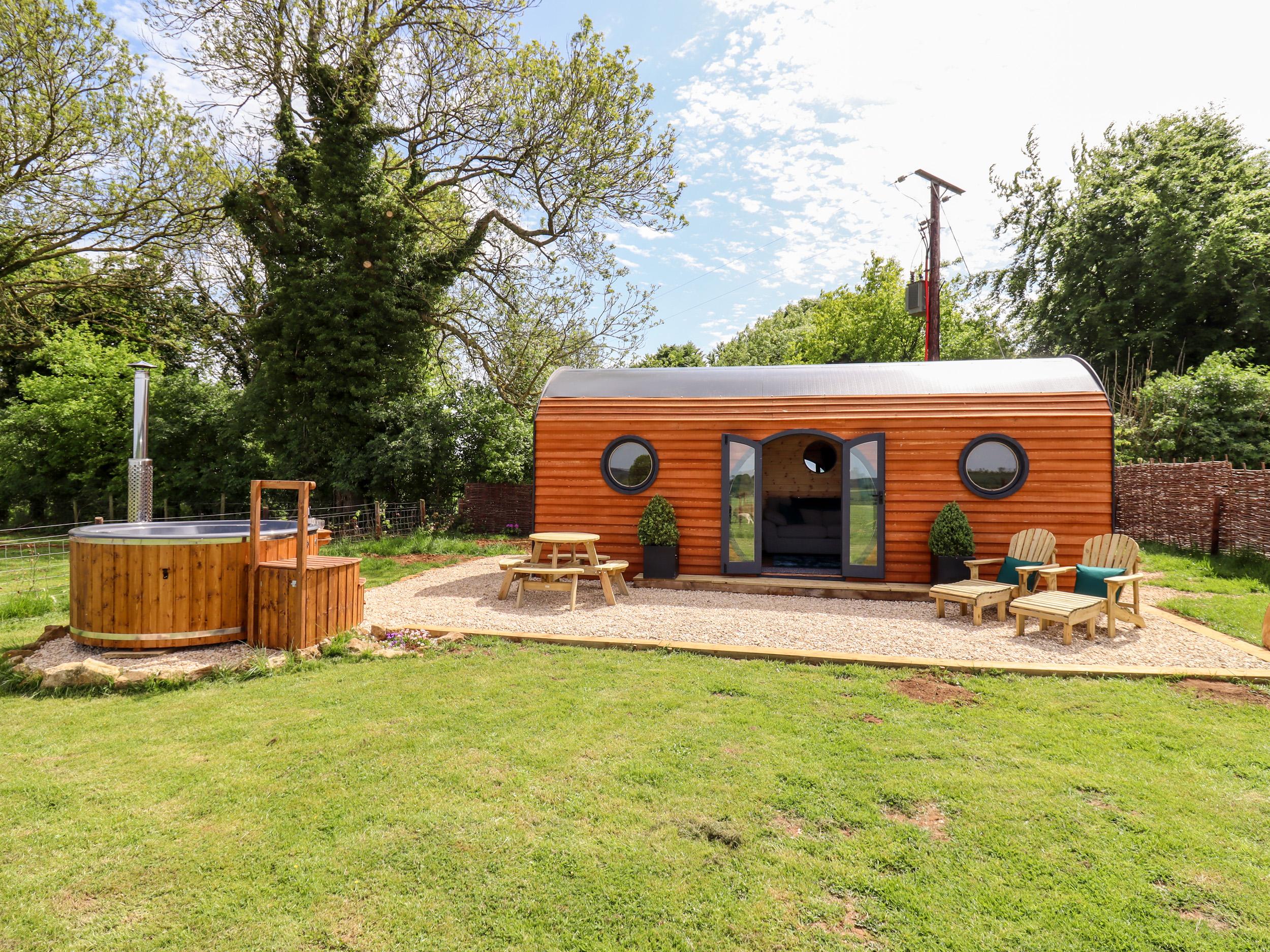 Holiday Cottage Reviews for The Happy Valley Pod - Holiday Cottage in Chipping Norton, Oxfordshire