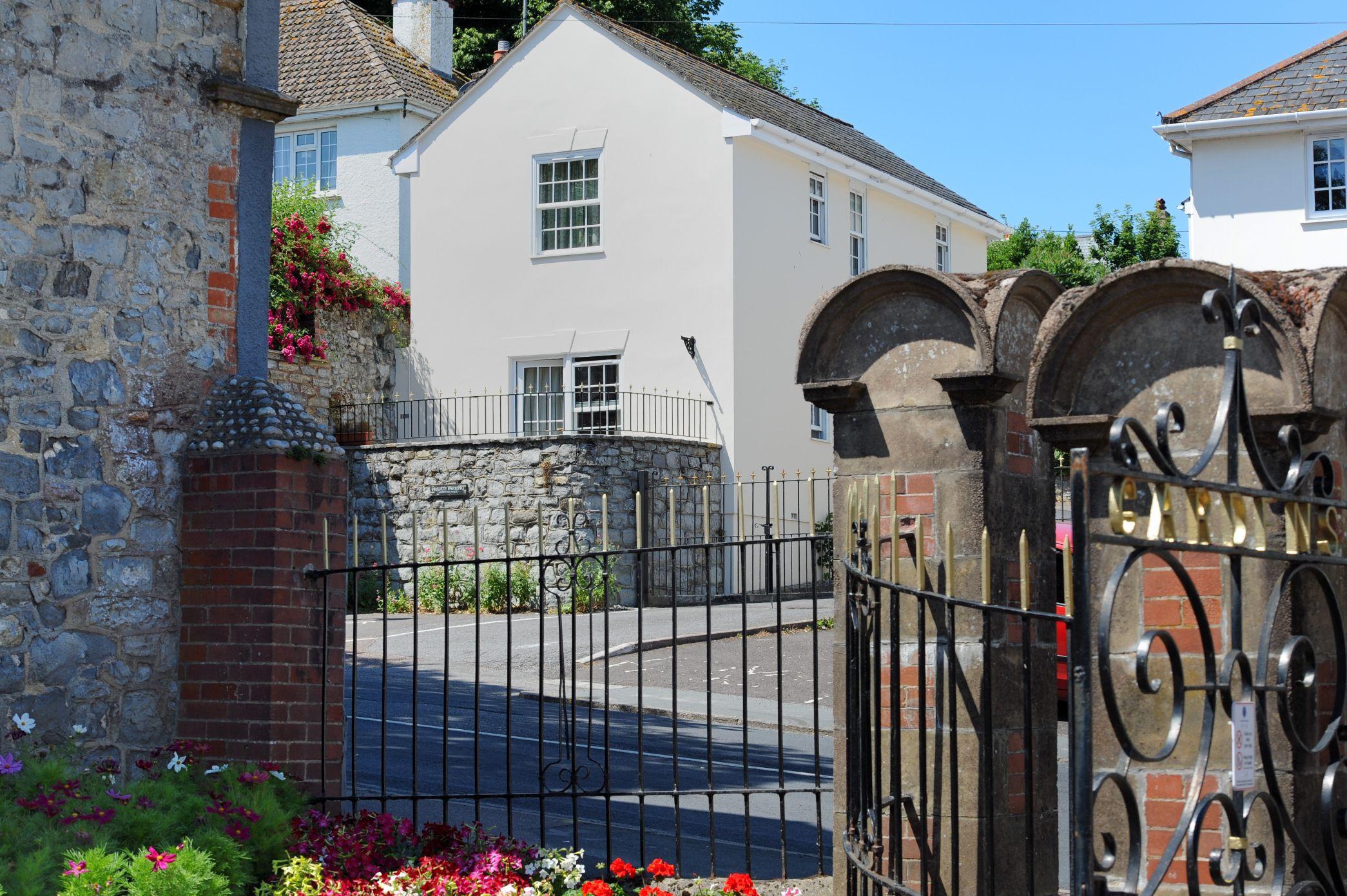 Holiday Cottage Reviews for Blacksmiths Cottage - Self Catering in Lyme Regis, Dorset