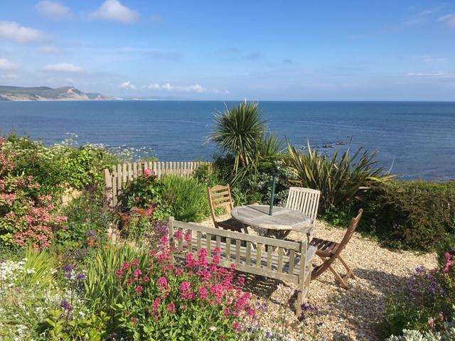 Holiday Cottage Reviews for 4 East Cliff - Self Catering in Lyme Regis, Dorset