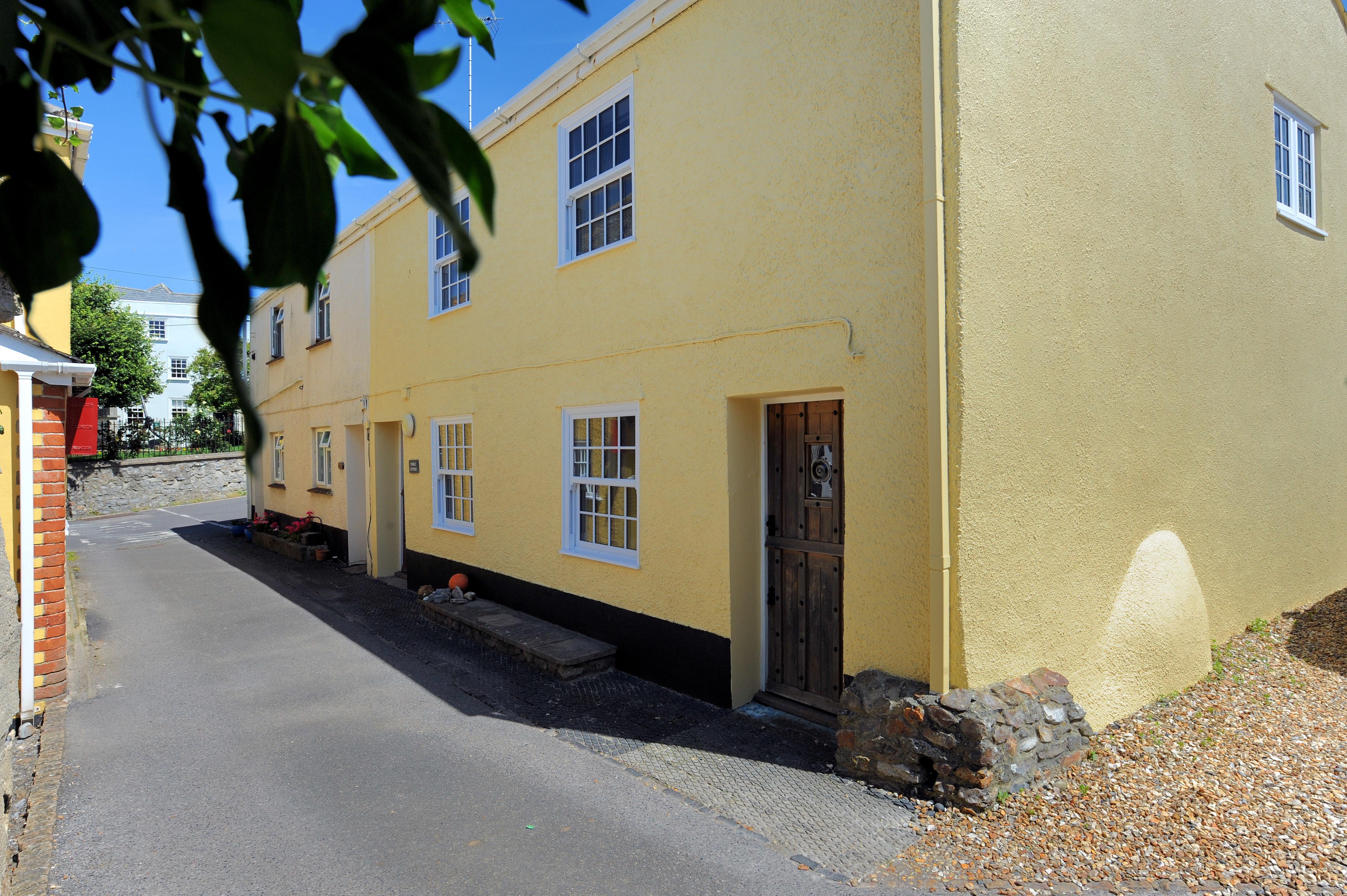 Holiday Cottage Reviews for 4/5 Georges Square - Self Catering Property in Lyme Regis, Dorset